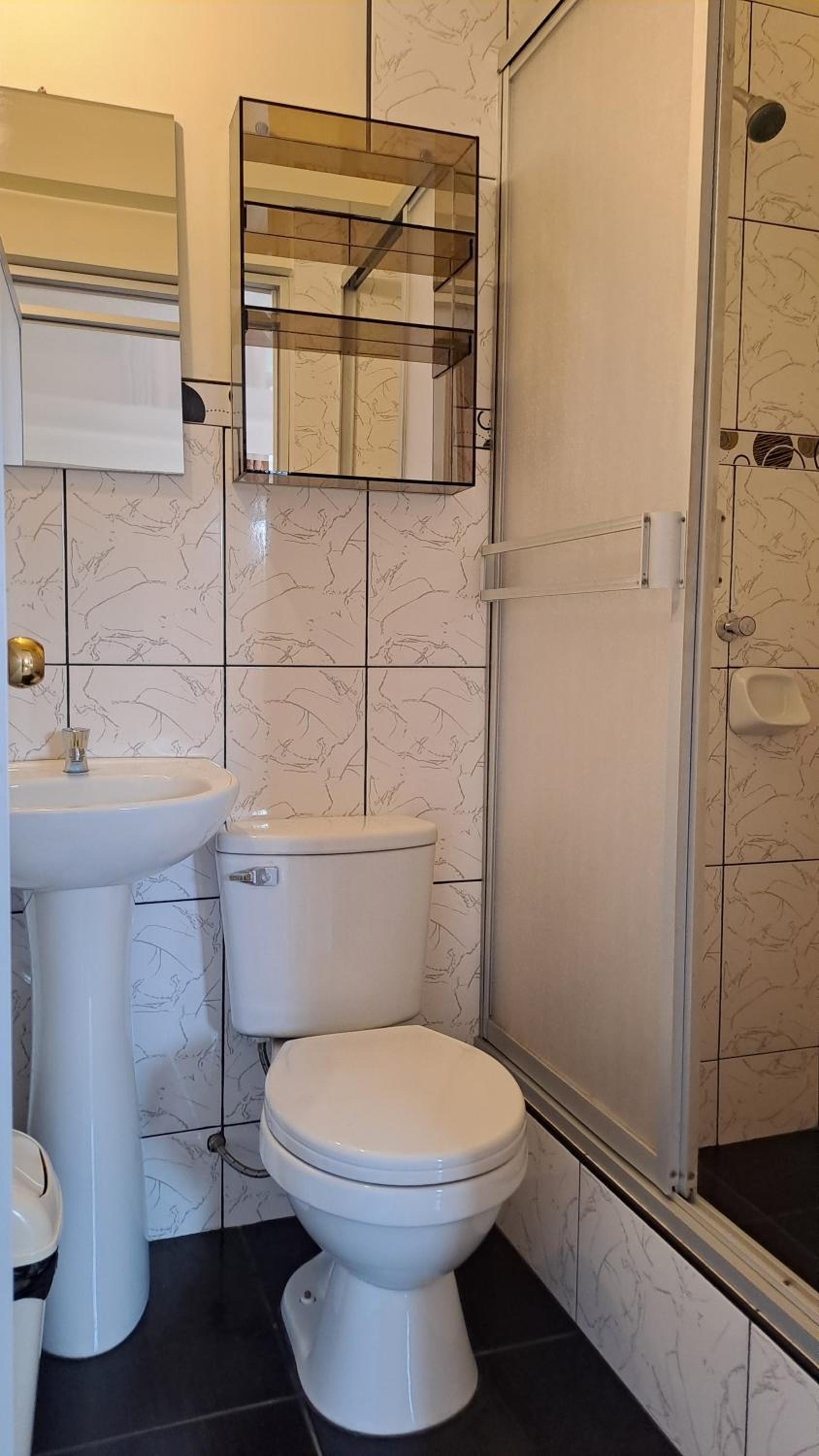 Family Room With Private Bathroom photo 3