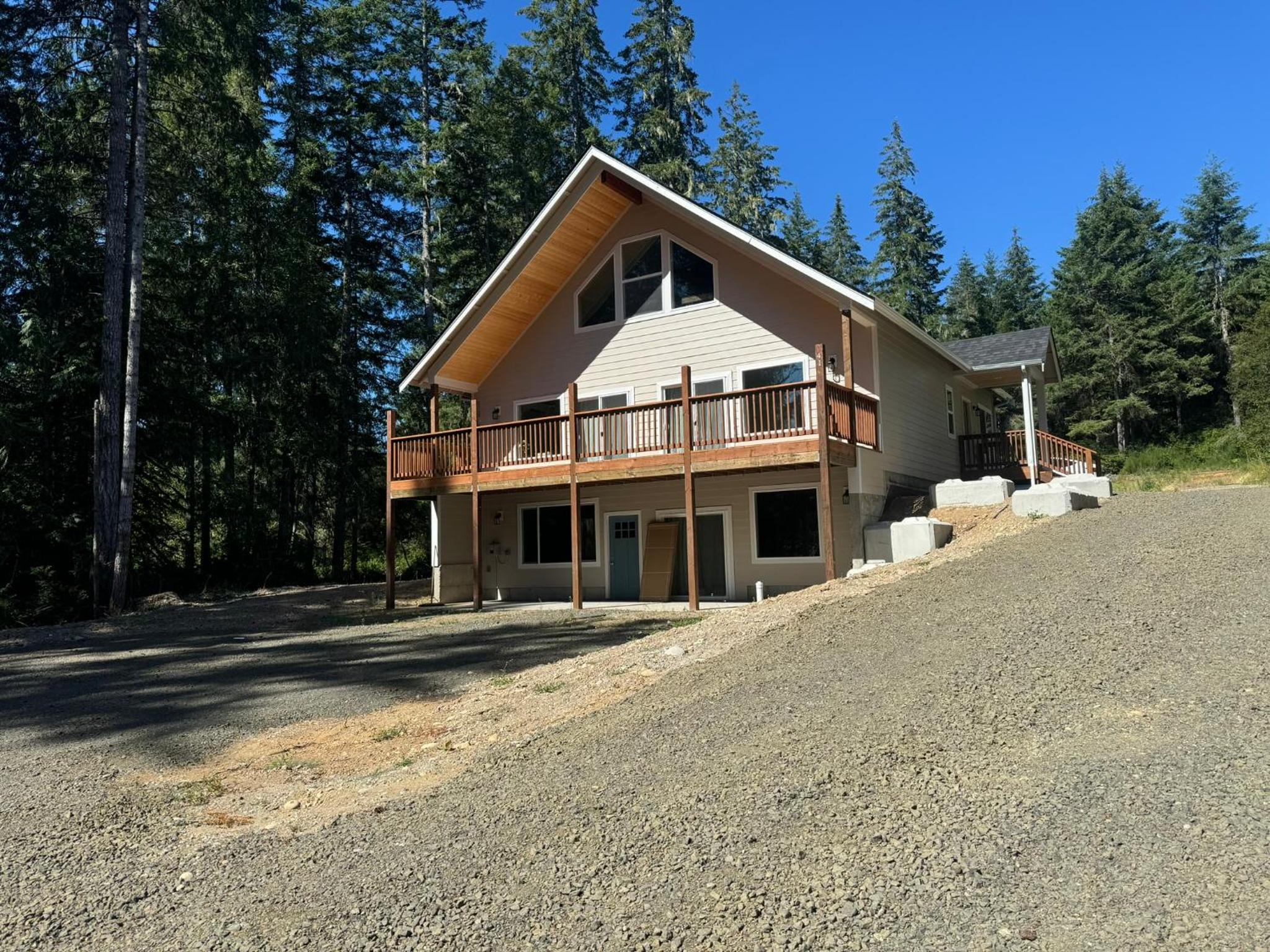 Three-Bedroom House photo 2