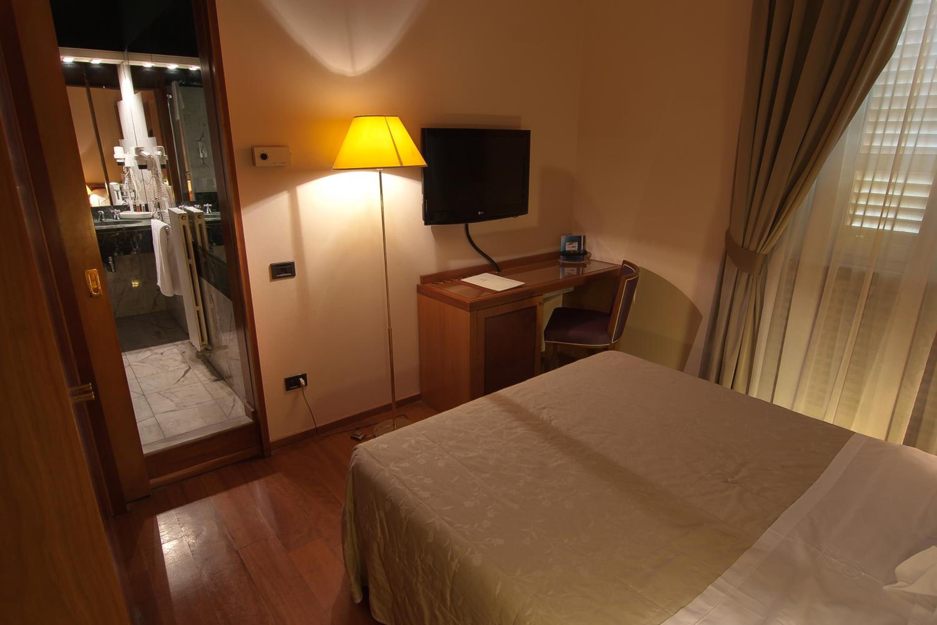 Small Double Room - Photo 3