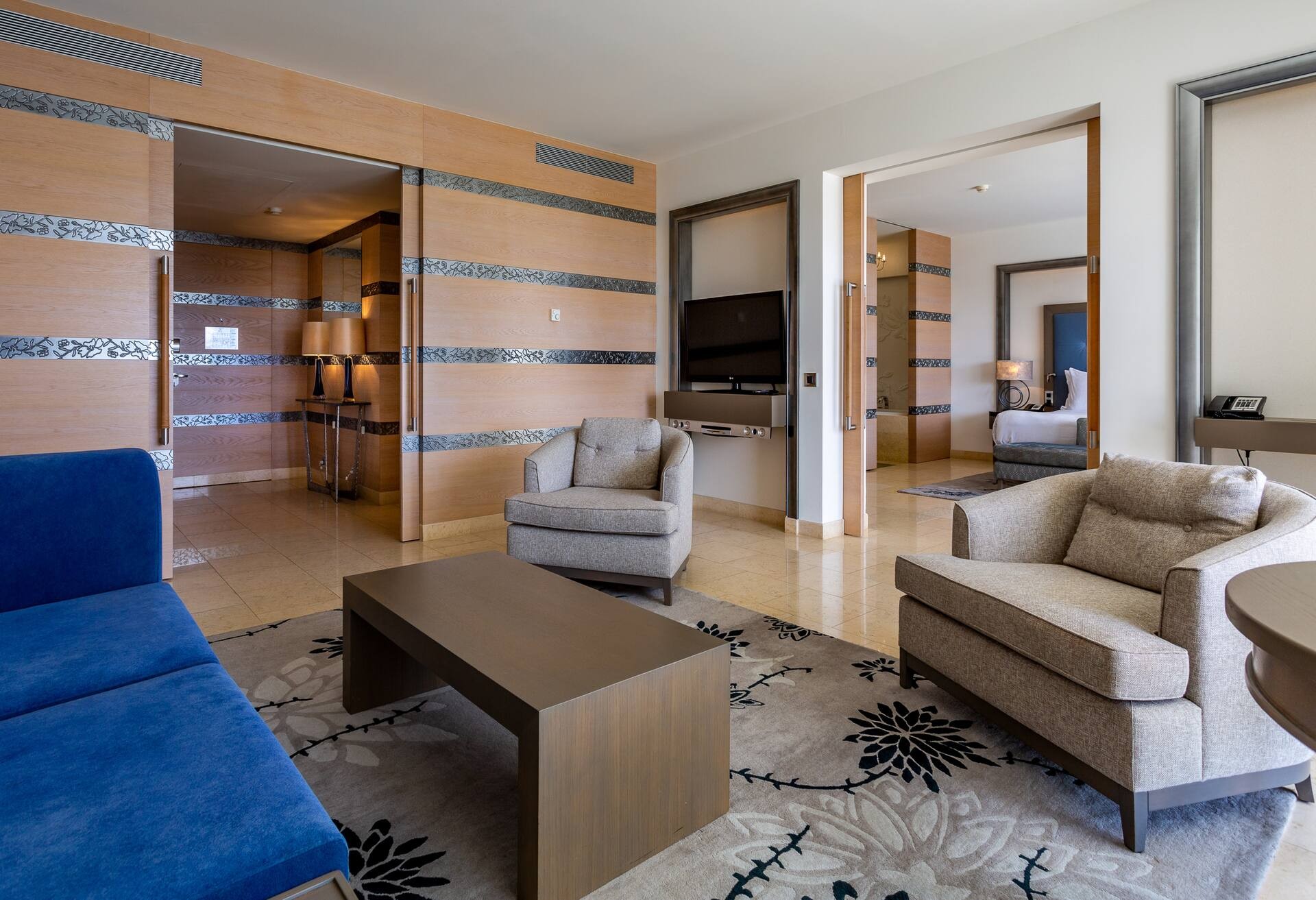 King Grand Deluxe Suite photo 2