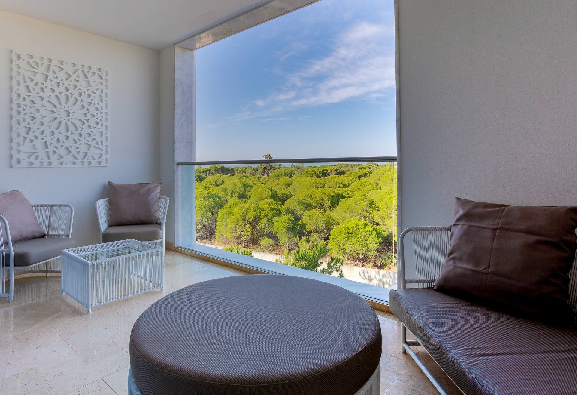King Grand Deluxe Suite photo 3