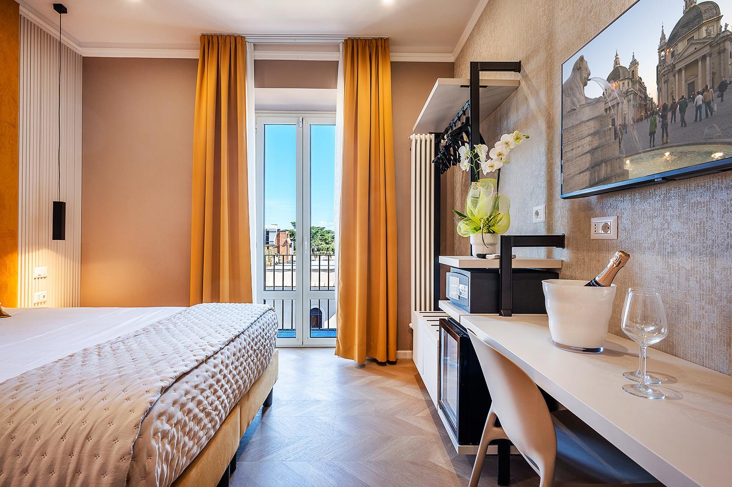 Deluxe Double Room with Balcony photo 1