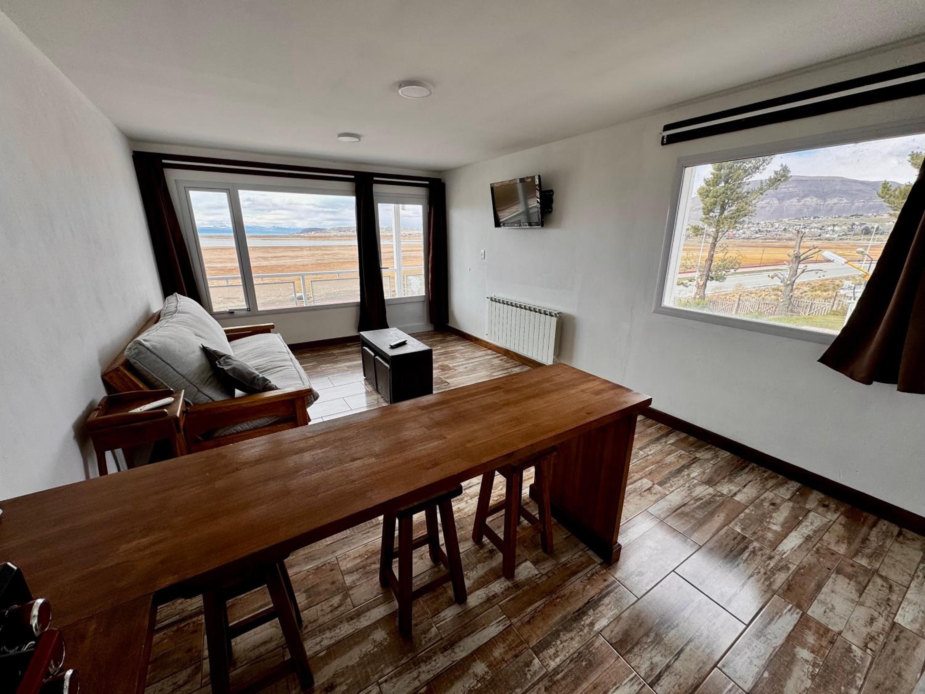 One-Bedroom Apartment with View photo 1