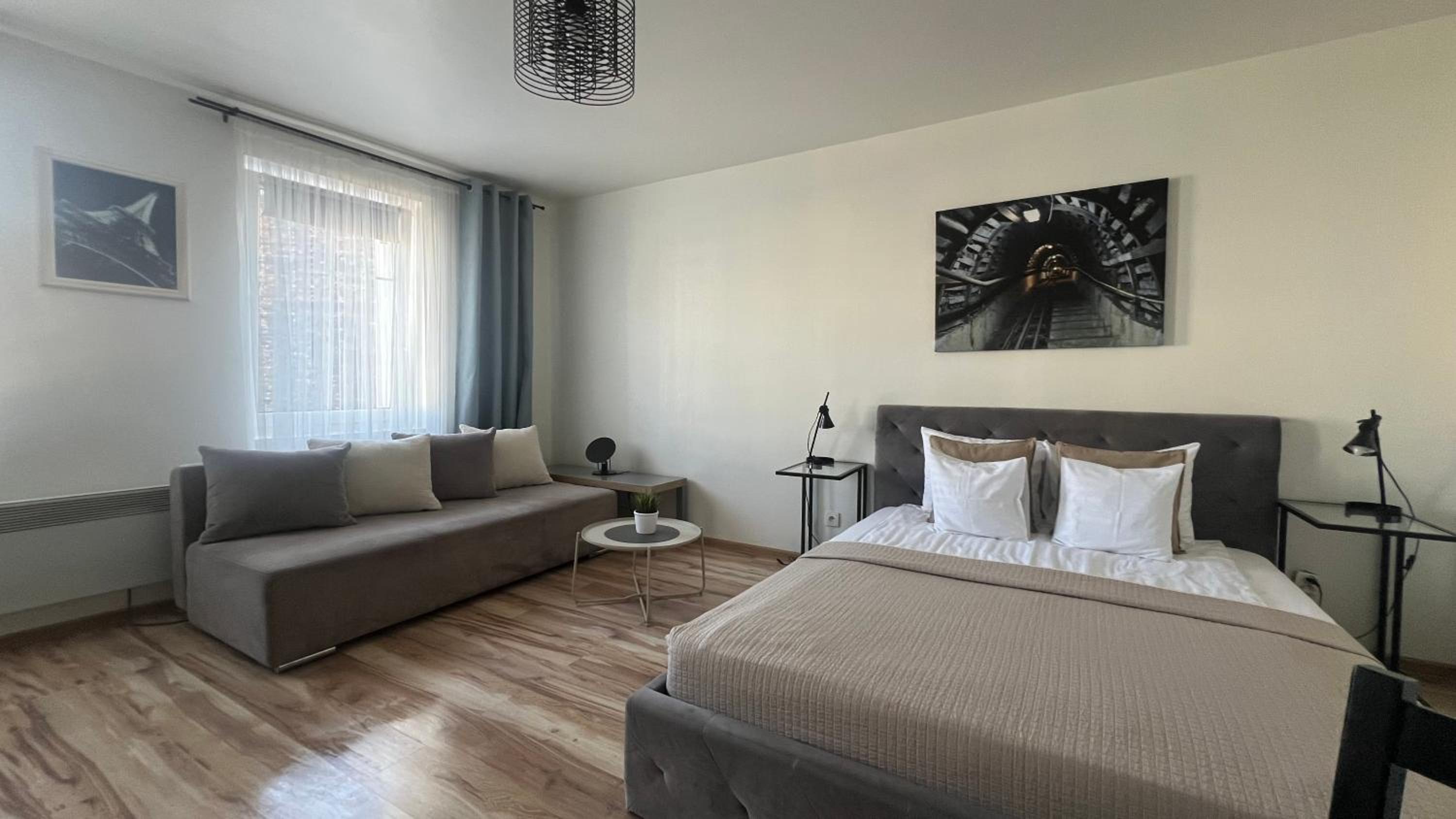 Apartment with Shower - Photo 9