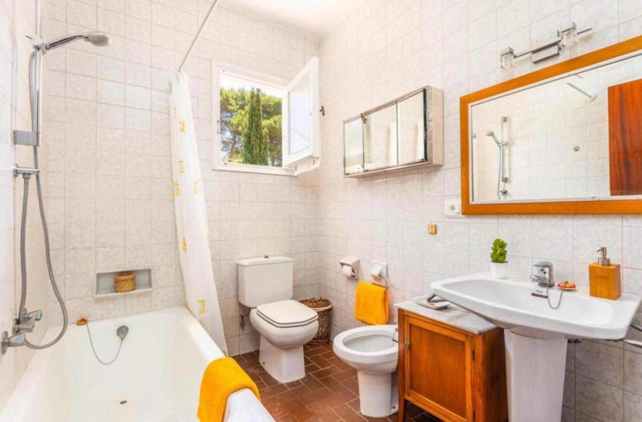 Three-Bedroom Premium Apartment with Balcony photo 3