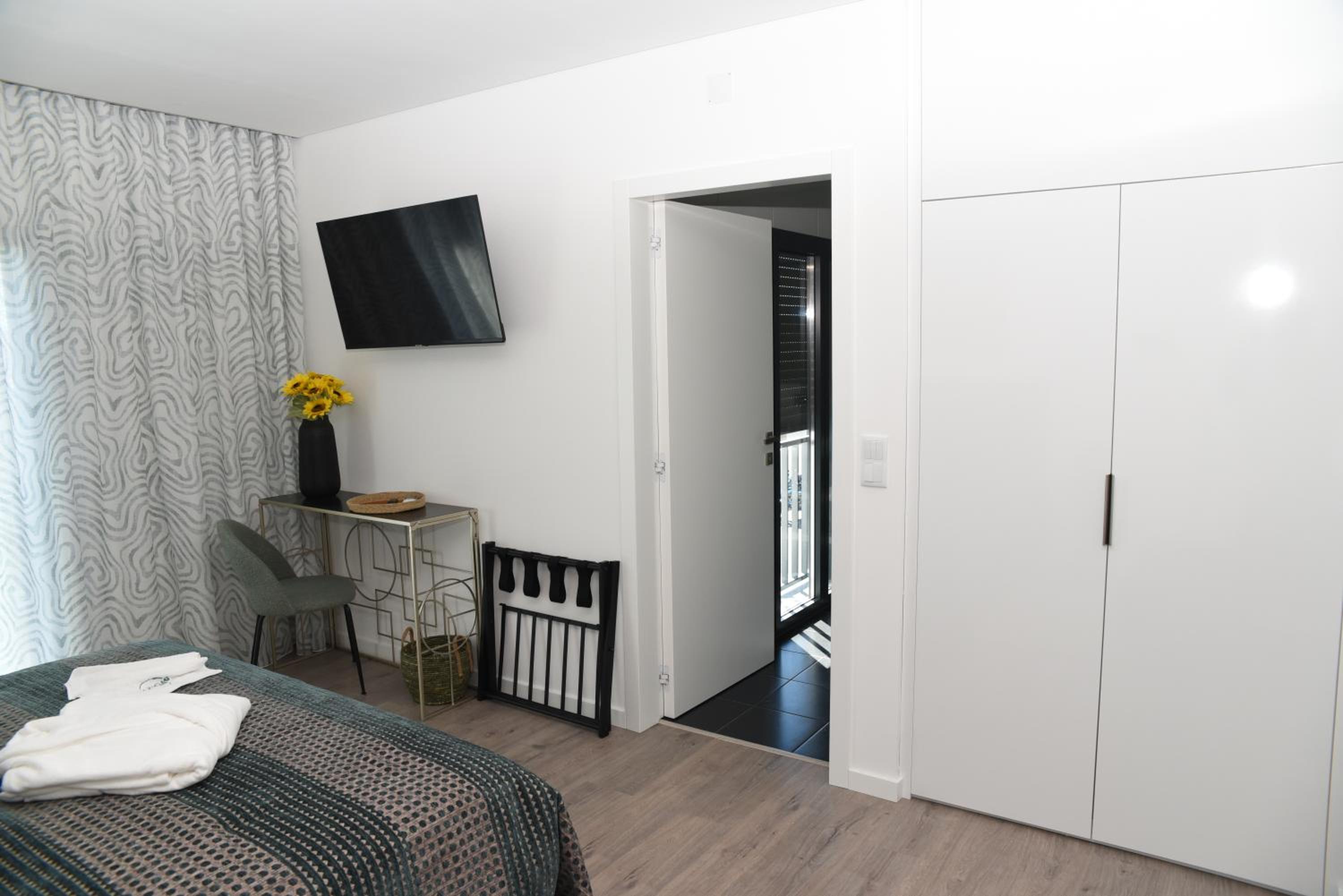 Deluxe Double Room with Extra Bed photo 3