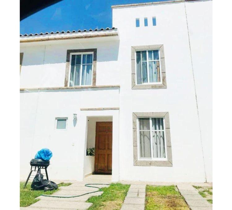 Three-Bedroom House photo 2