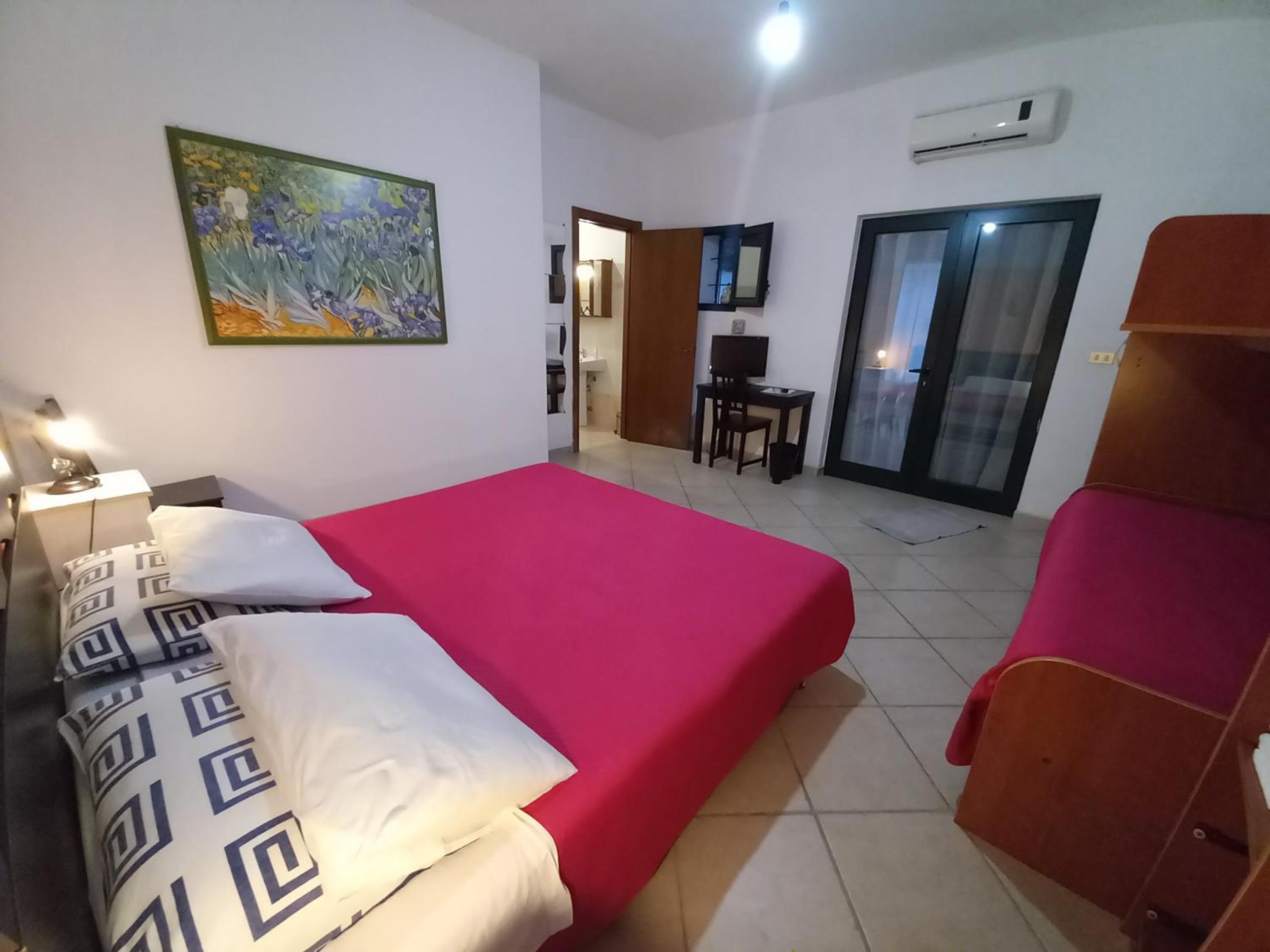 Quadruple Room - Photo 3