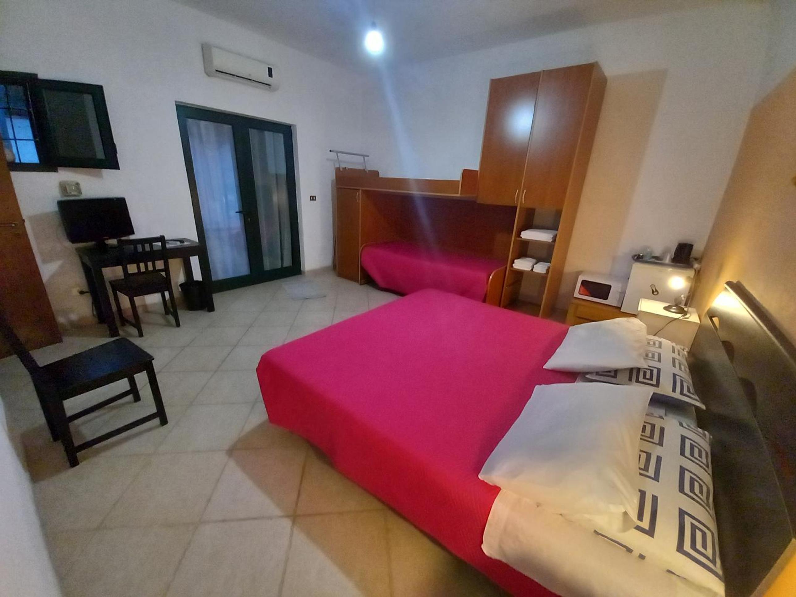 Quadruple Room - Photo 4