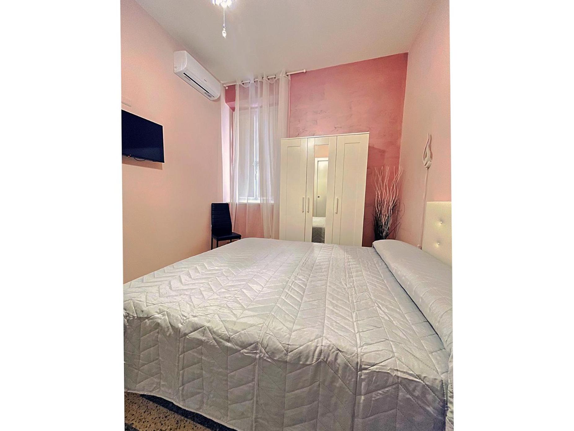 Small Double Room photo 3
