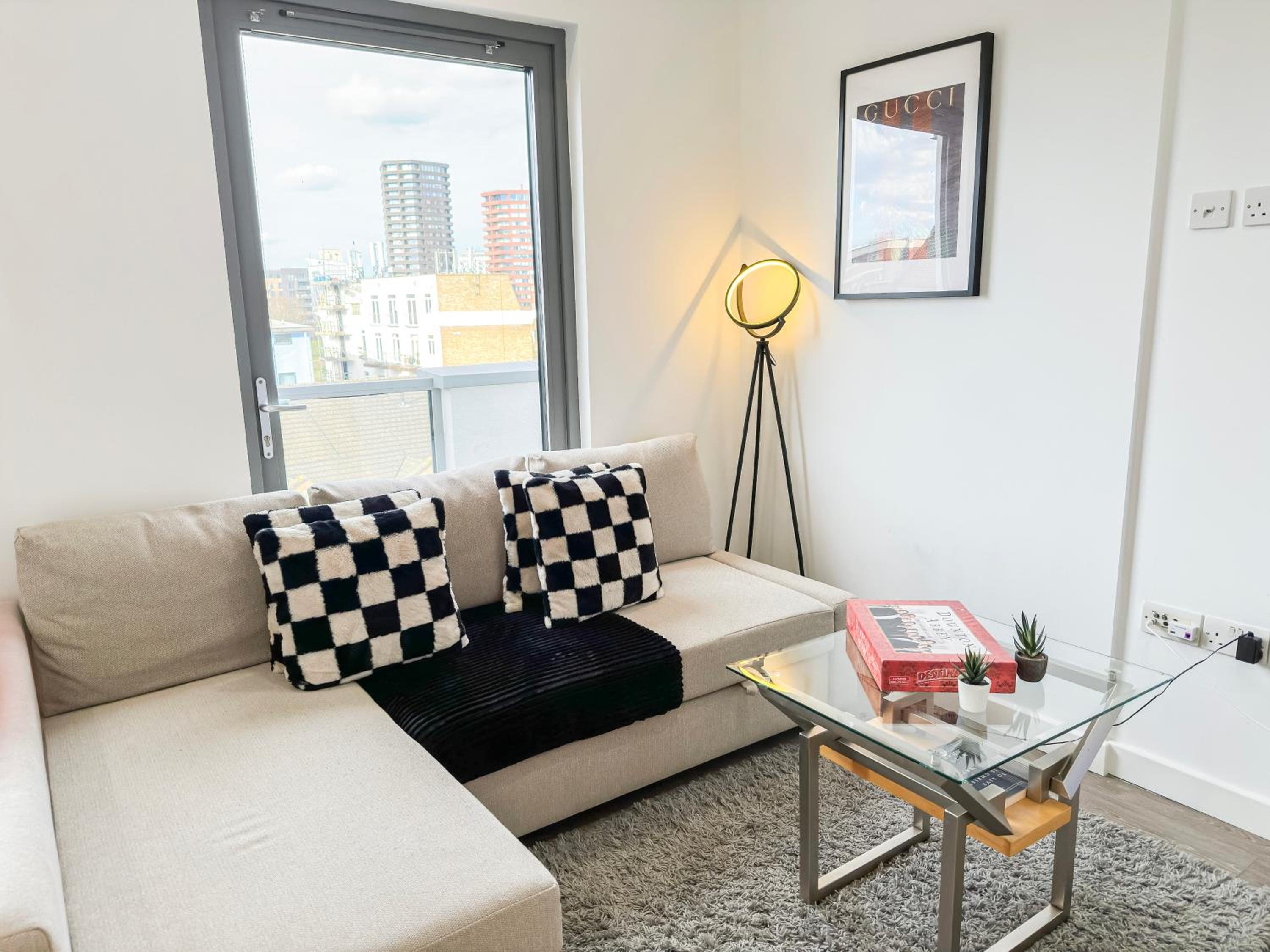 Three-Bedroom Apartment with Balcony photo 3