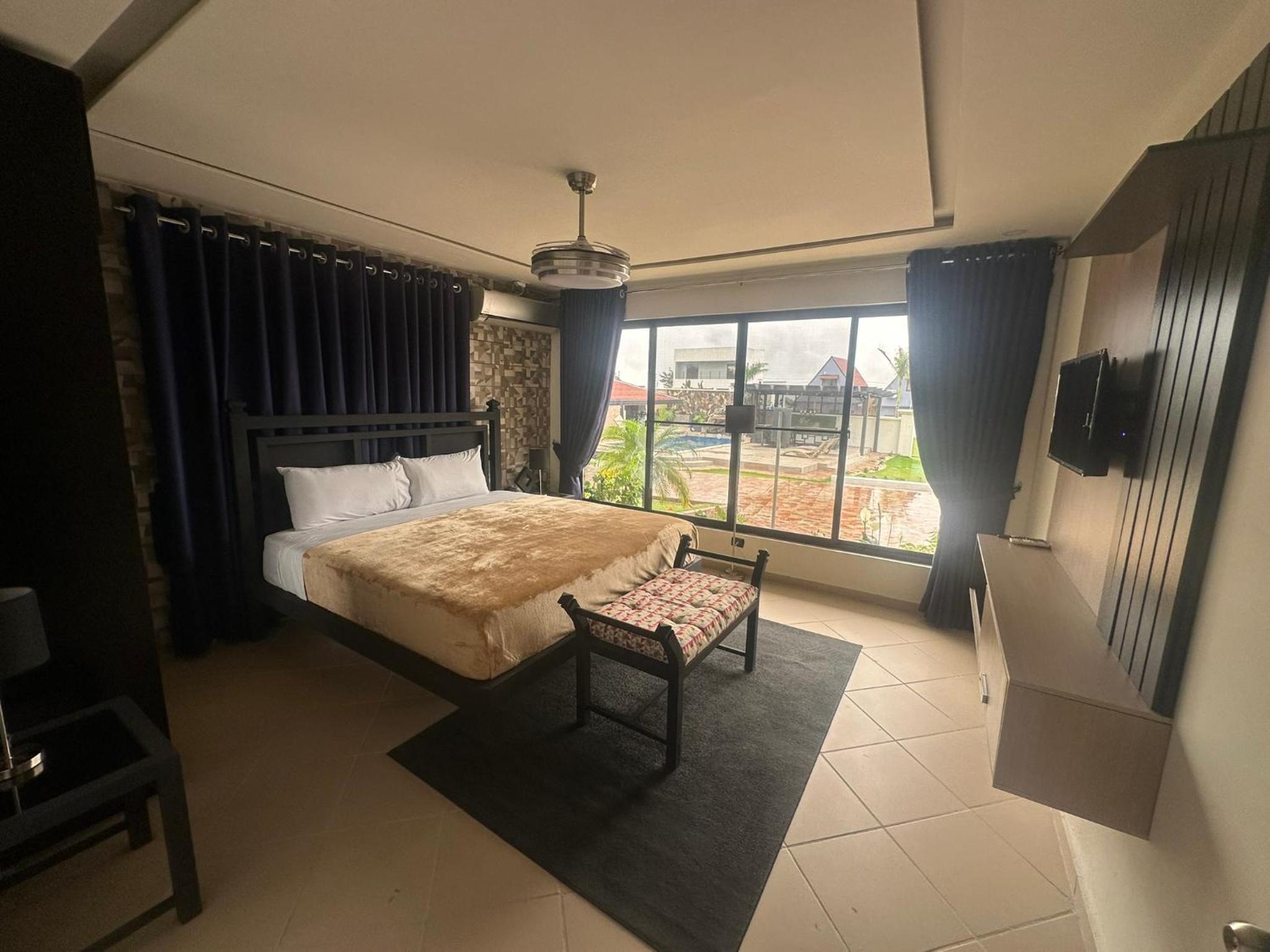 Deluxe King Room photo 1
