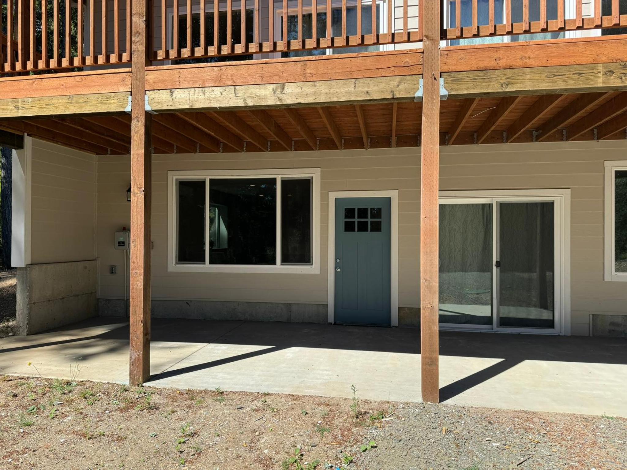 Three-Bedroom House photo 3