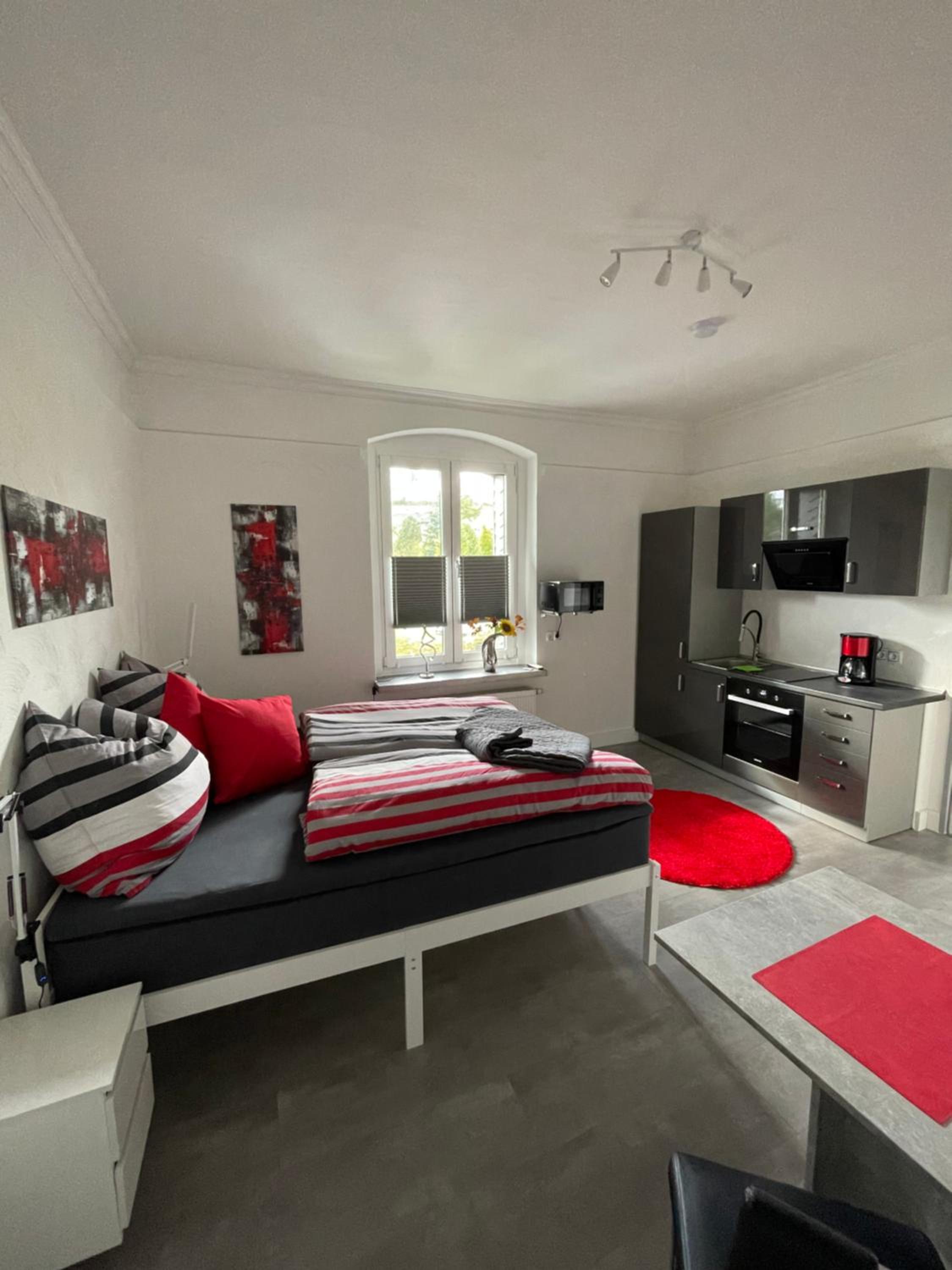 One-Bedroom Apartment photo 1