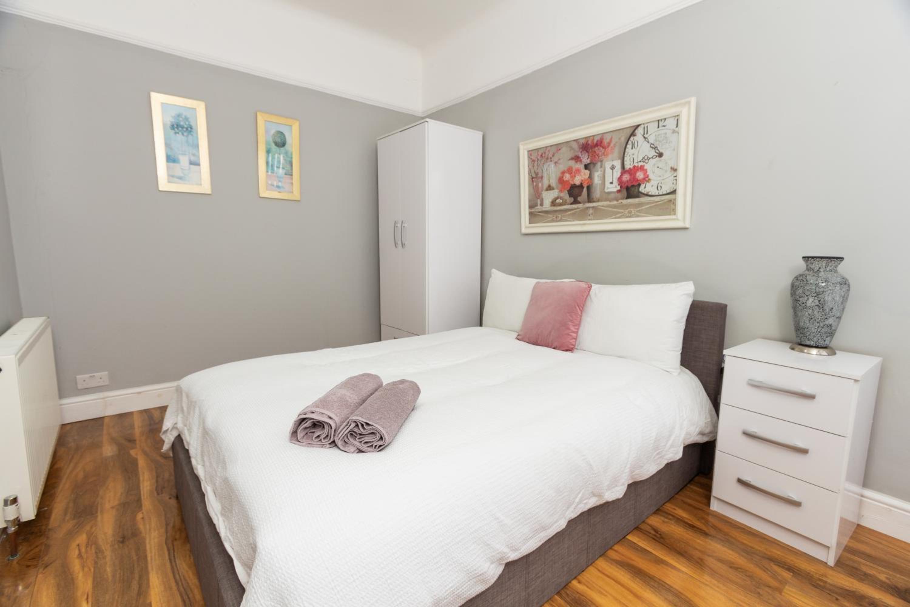 Three-Bedroom House photo 2