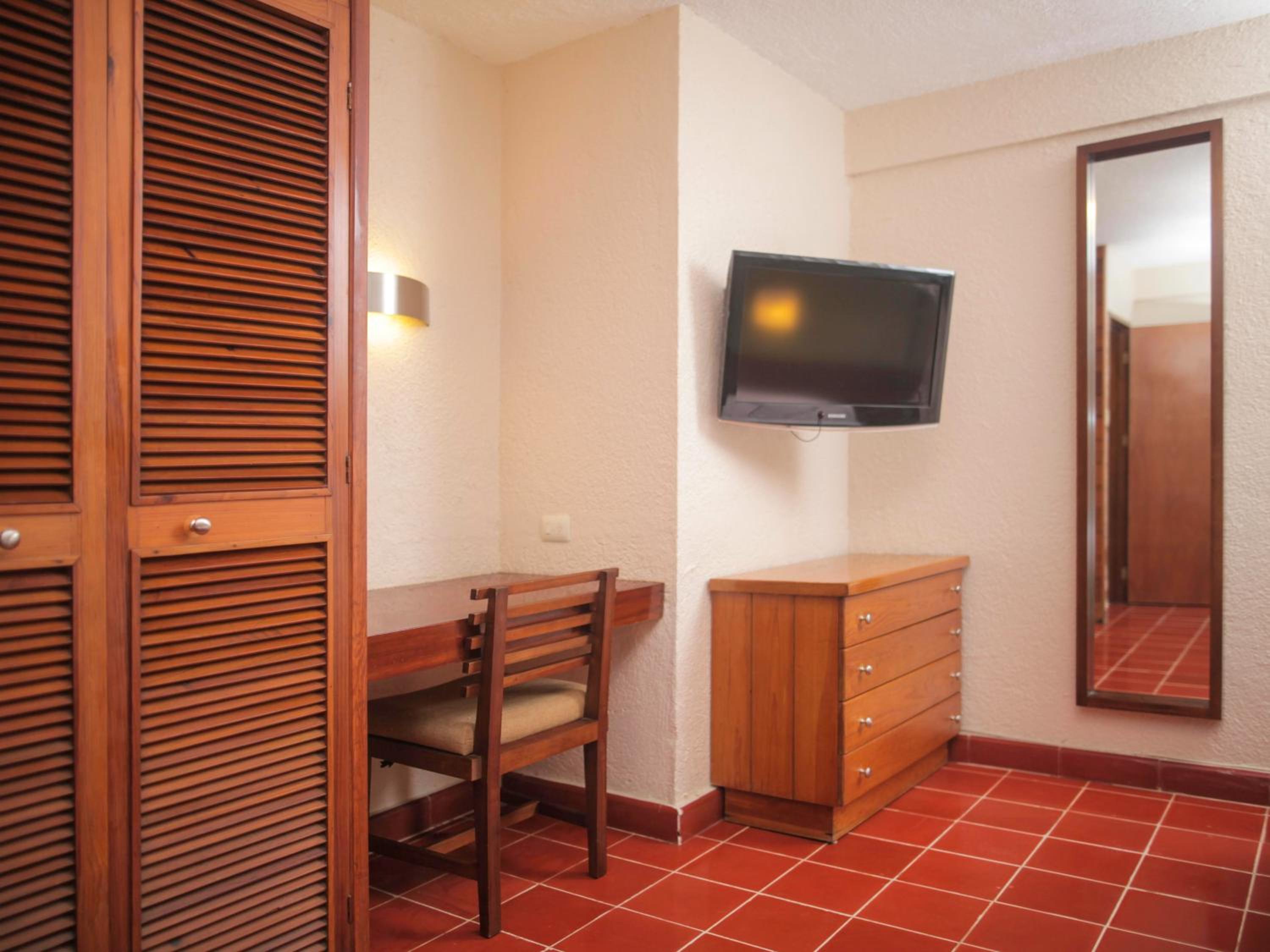 Suite - Photo 5