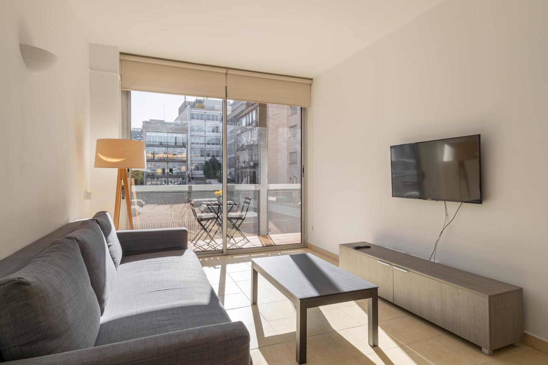 Three-Bedroom Apartment with Balcony photo 3