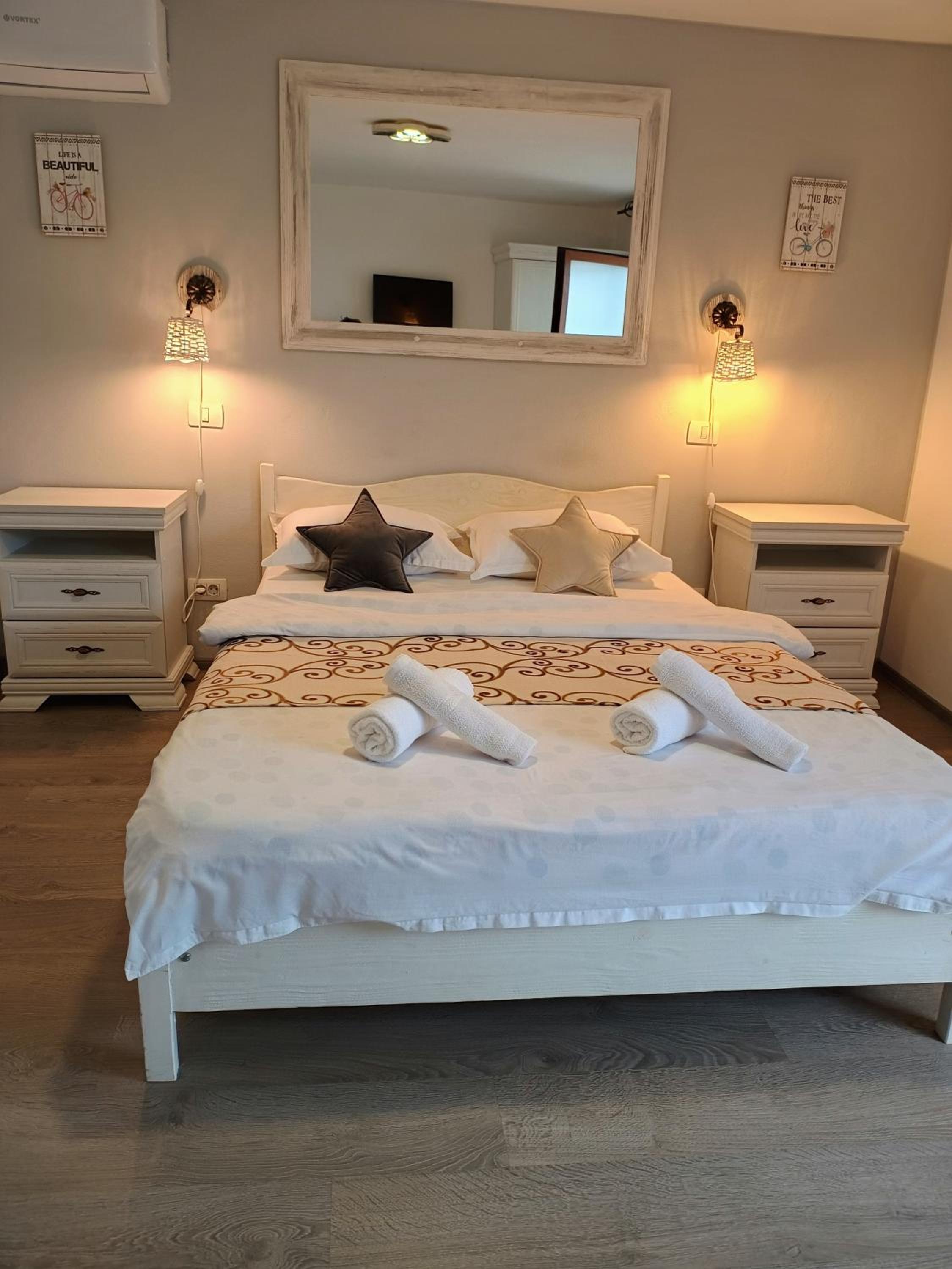 Double Room with Private Bathroom - Photo 6