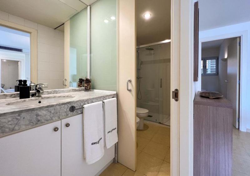 Three-Bedroom Apartment with Balcony photo 2