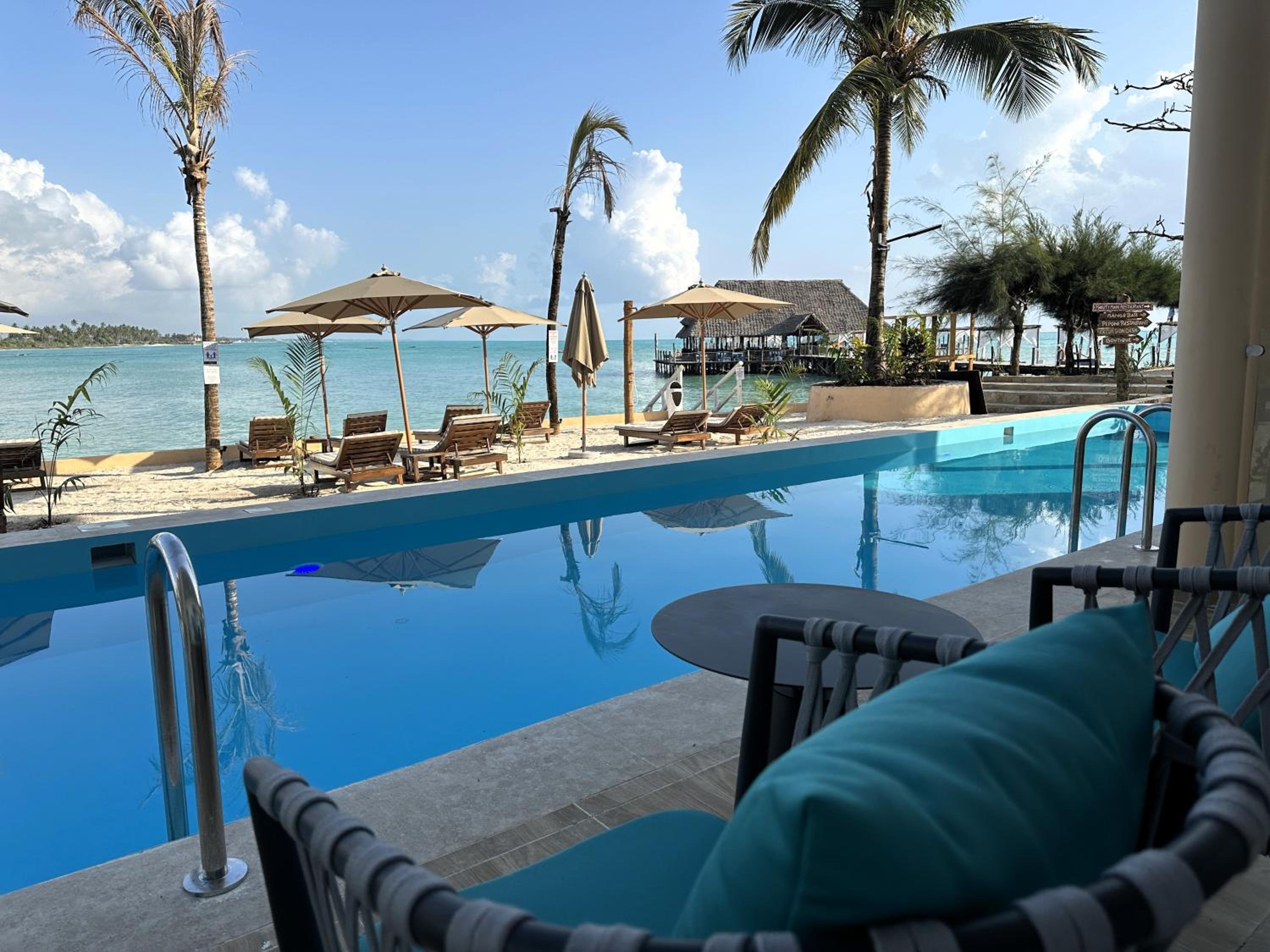 Ocean Front Swim Up photo 2