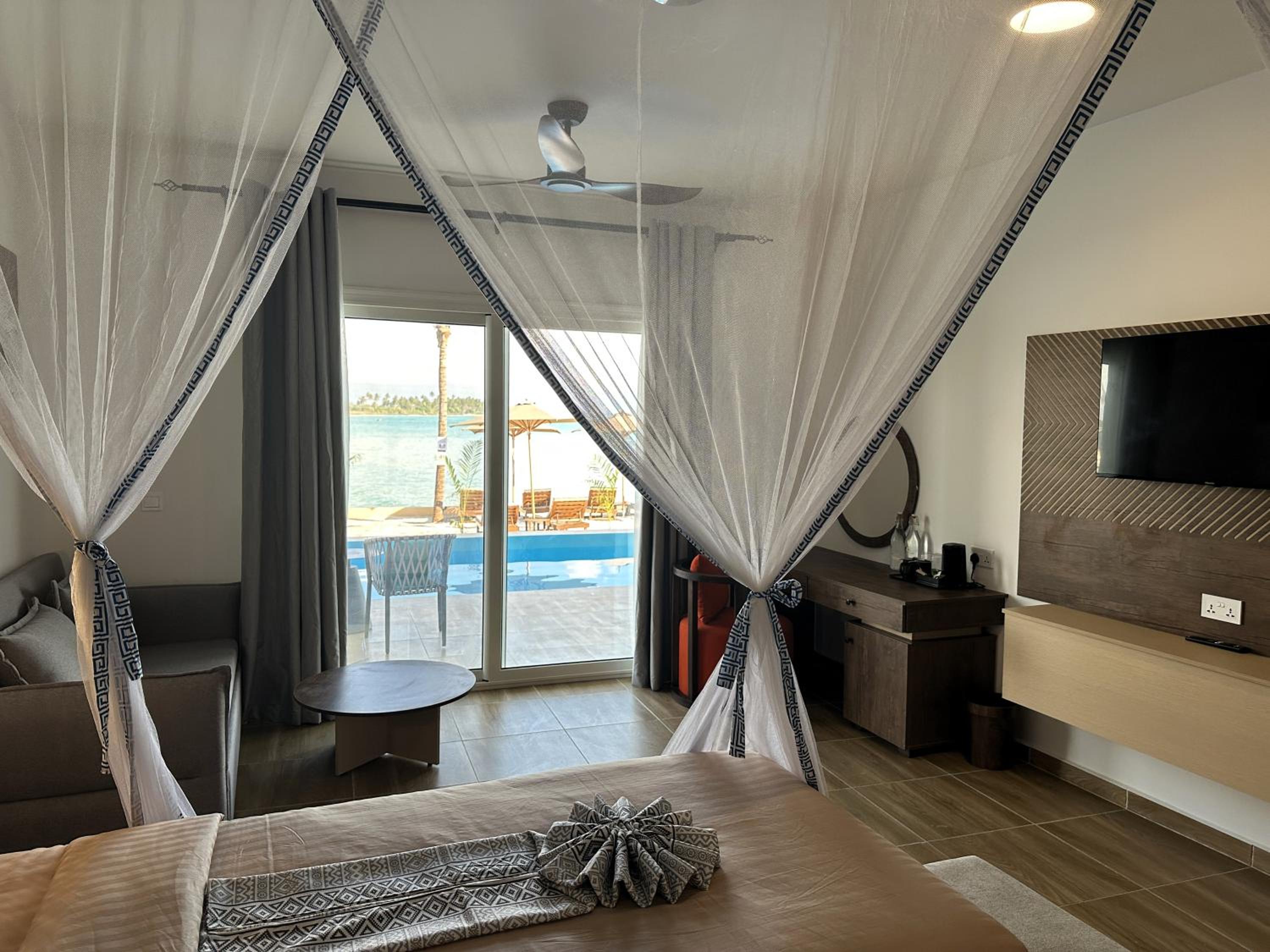 Ocean Front Swim Up