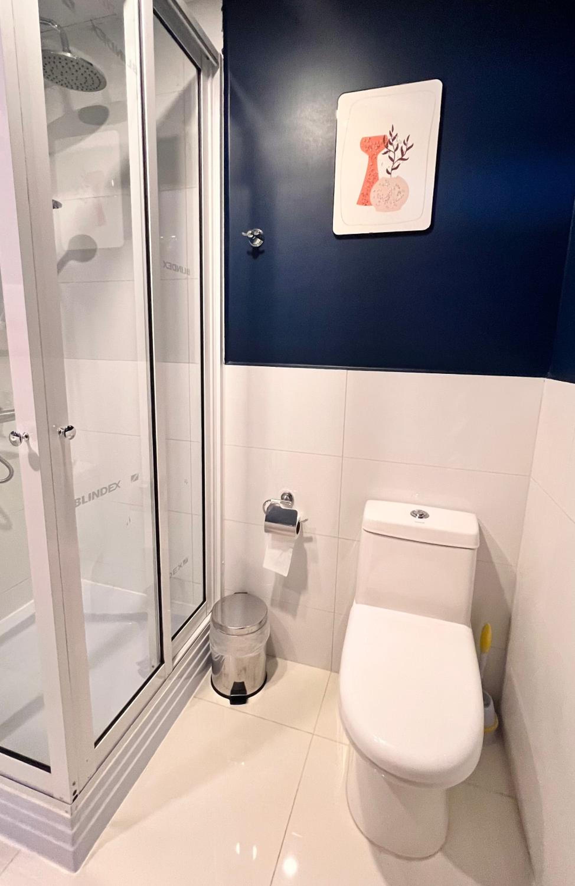Family Room with Private Bathroom photo 2