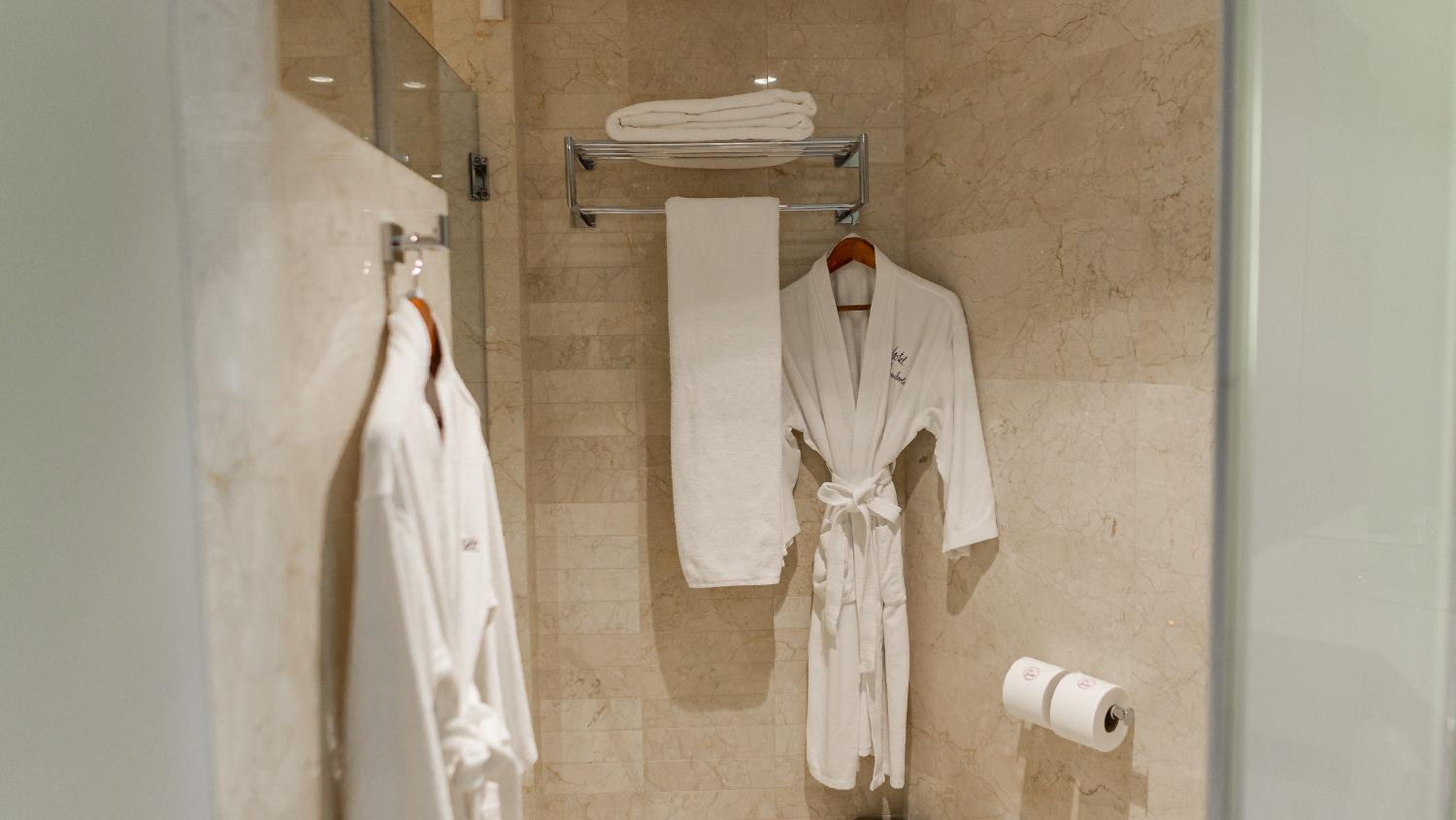 Deluxe Suite photo 2