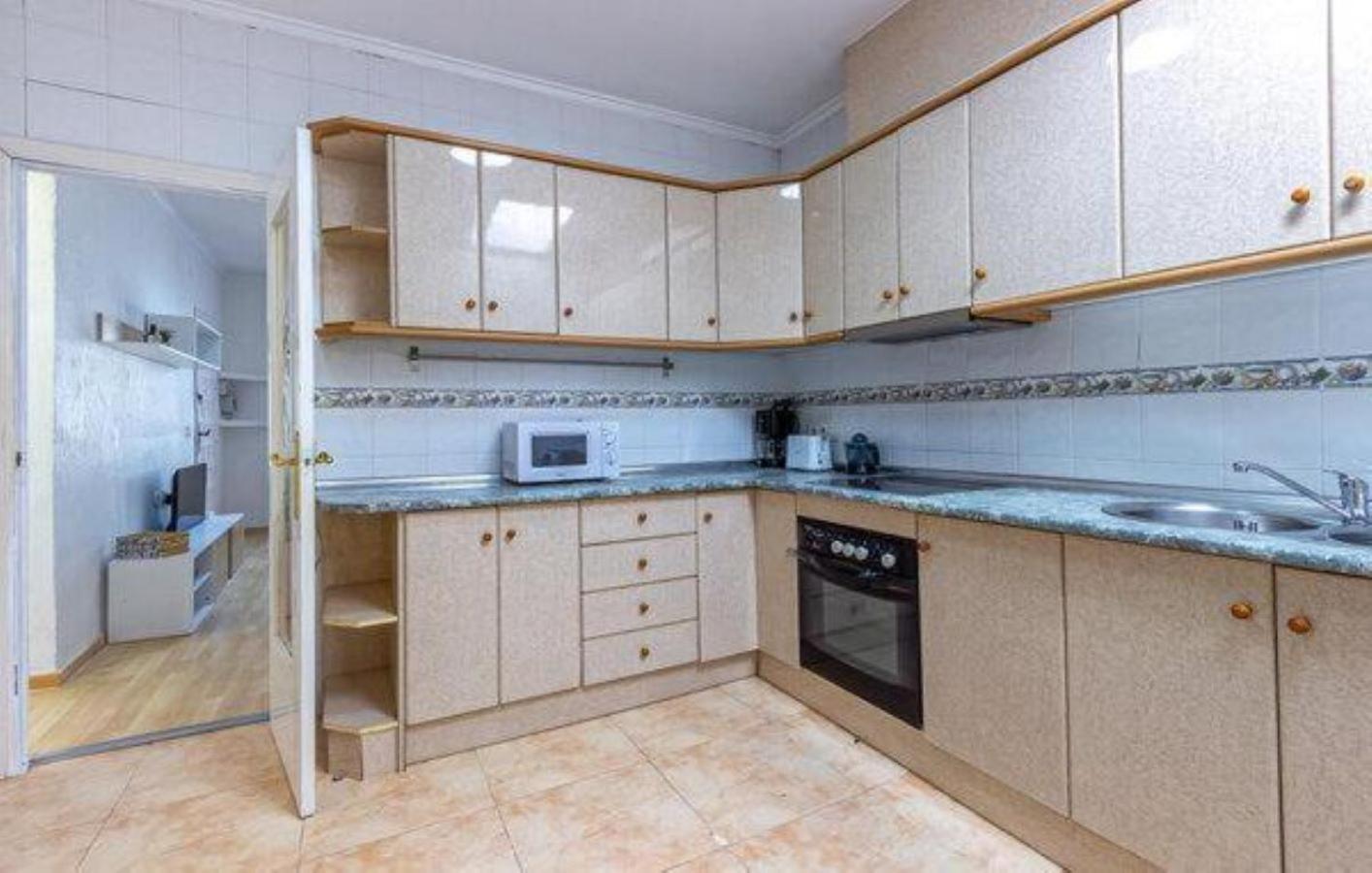 Three-Bedroom House photo 2