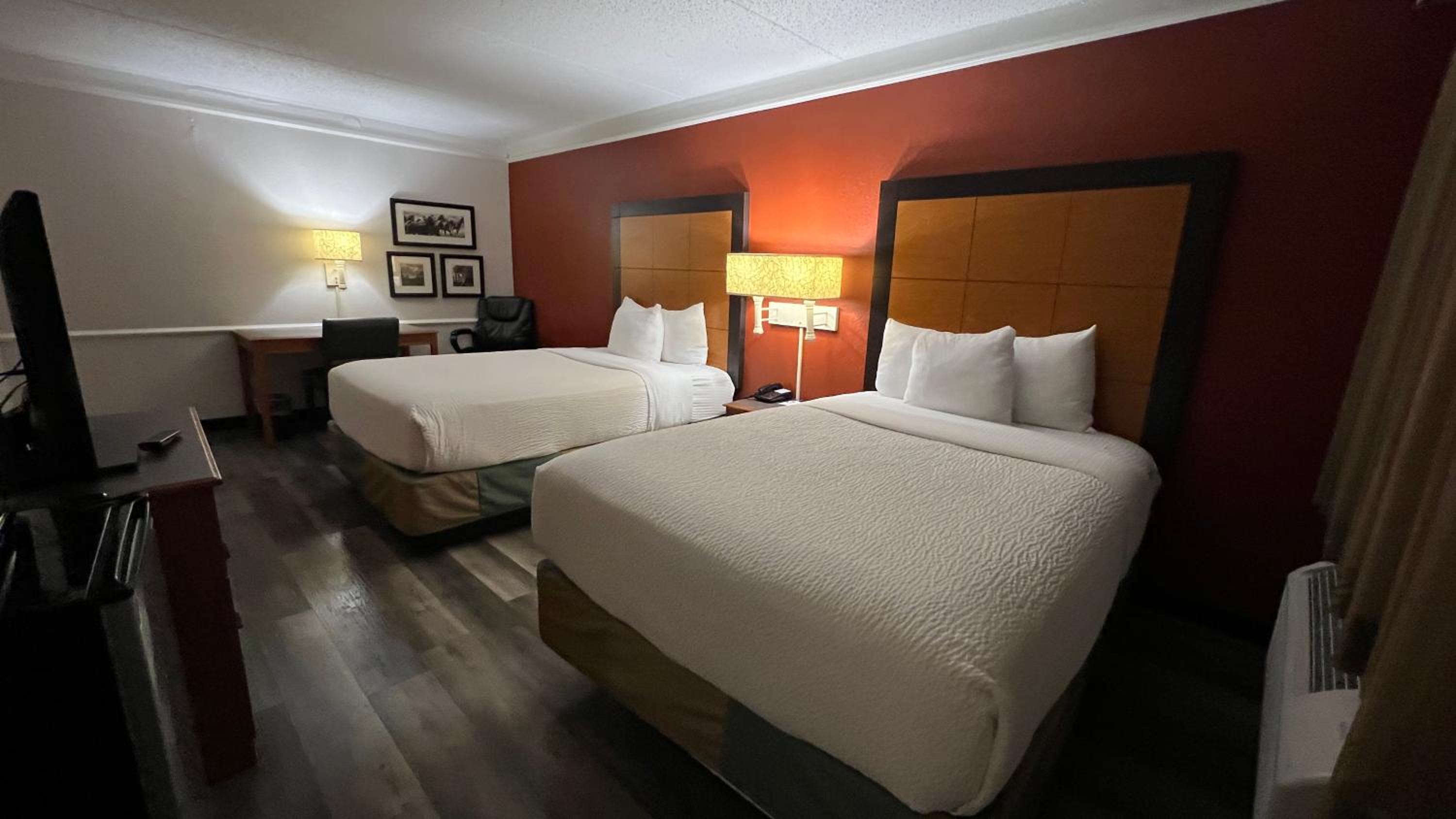 Queen Room with Two Queen Beds and Roll-In Shower - Mobility Accessible/Non-Smoking - Photo 2