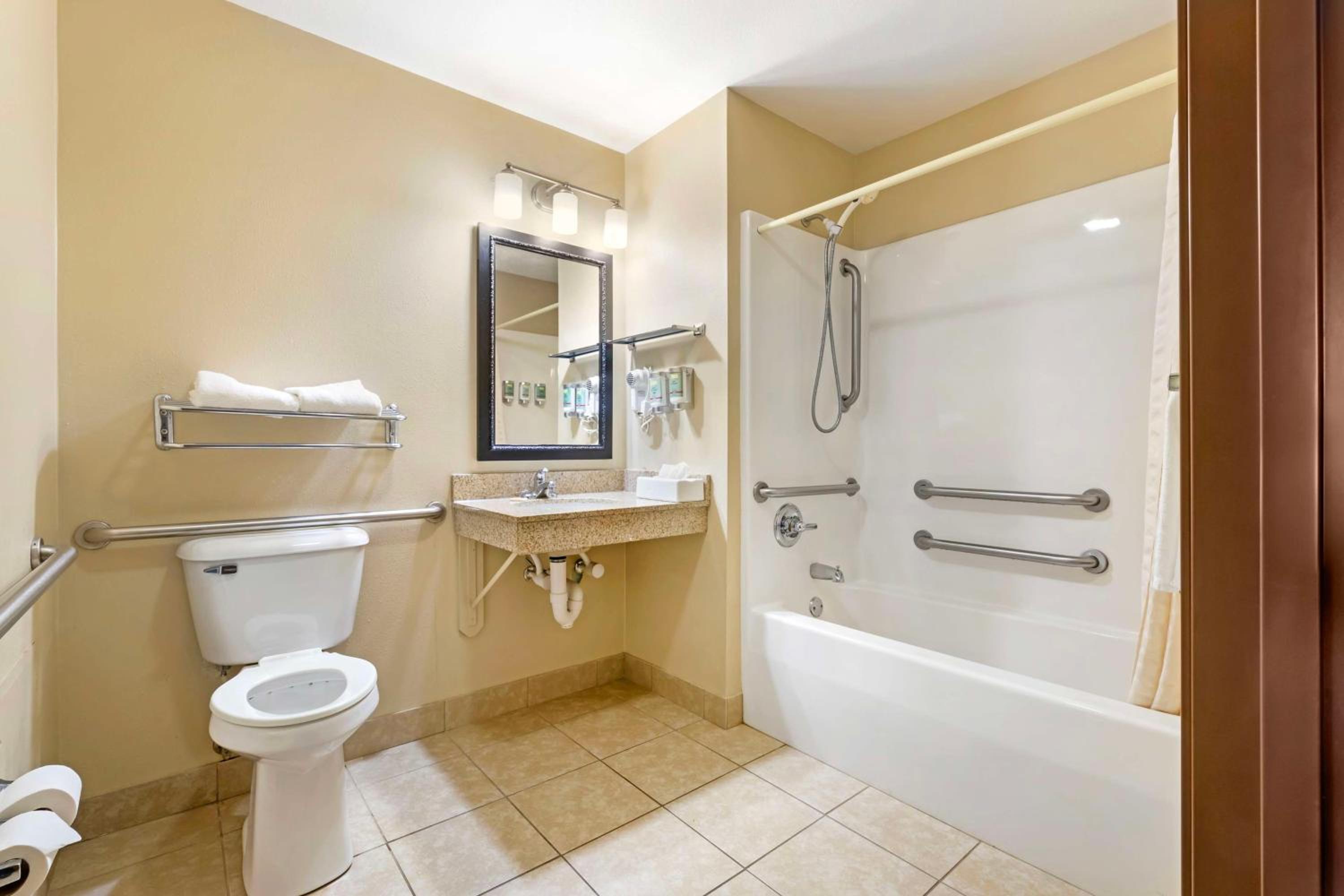 King Suite with Bath Tub, Spa Bath and Sofa Bed - Disability Access/Non-Smoking