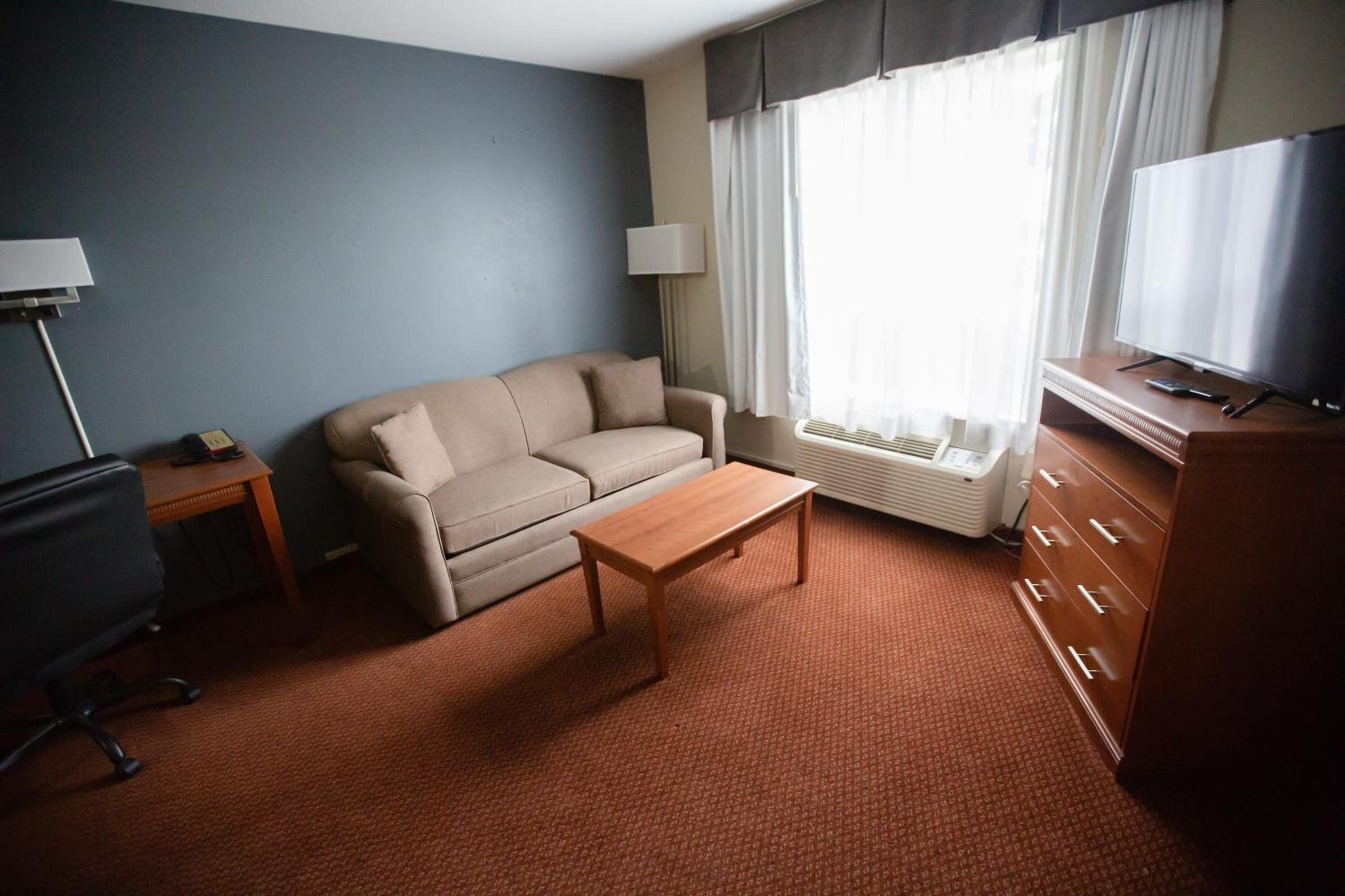 Business Queen Room - Non-Smoking photo 3