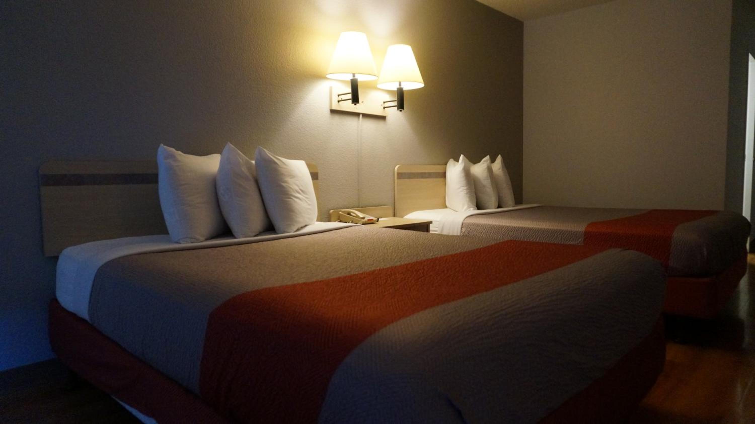 2 Queen Beds |Near San Carlos Airport