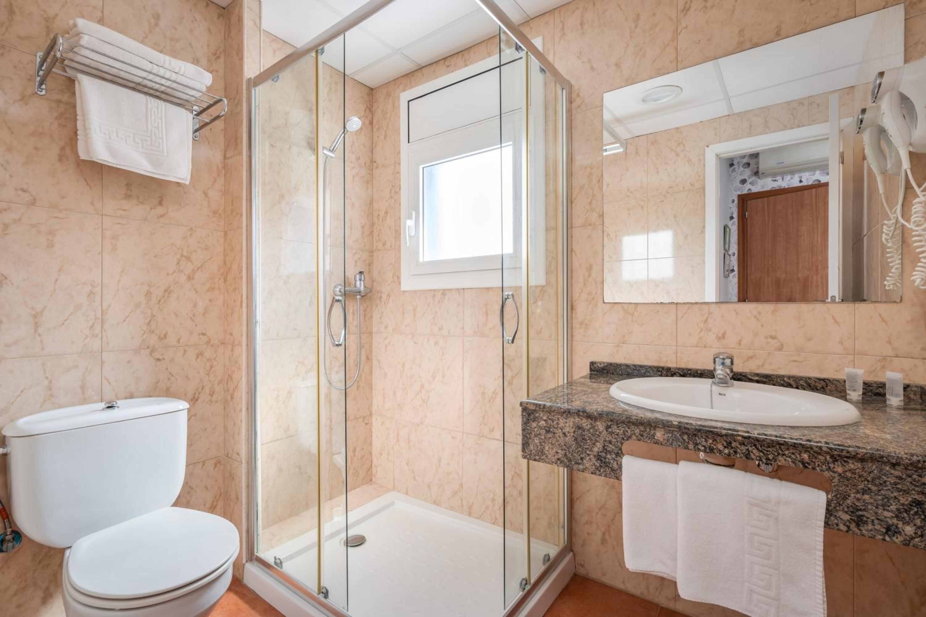 Double or Twin Room - Photo 10