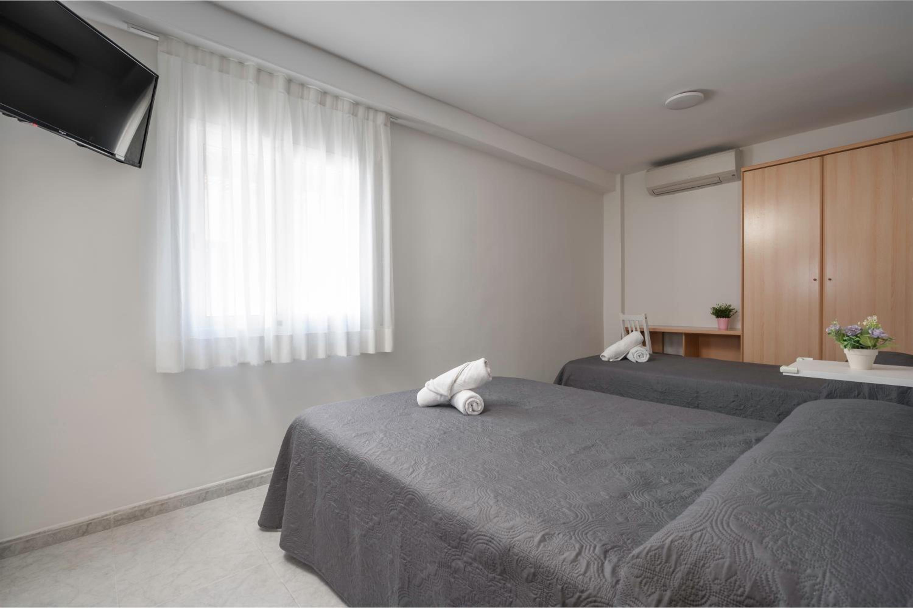 Double or Twin Room - Photo 4