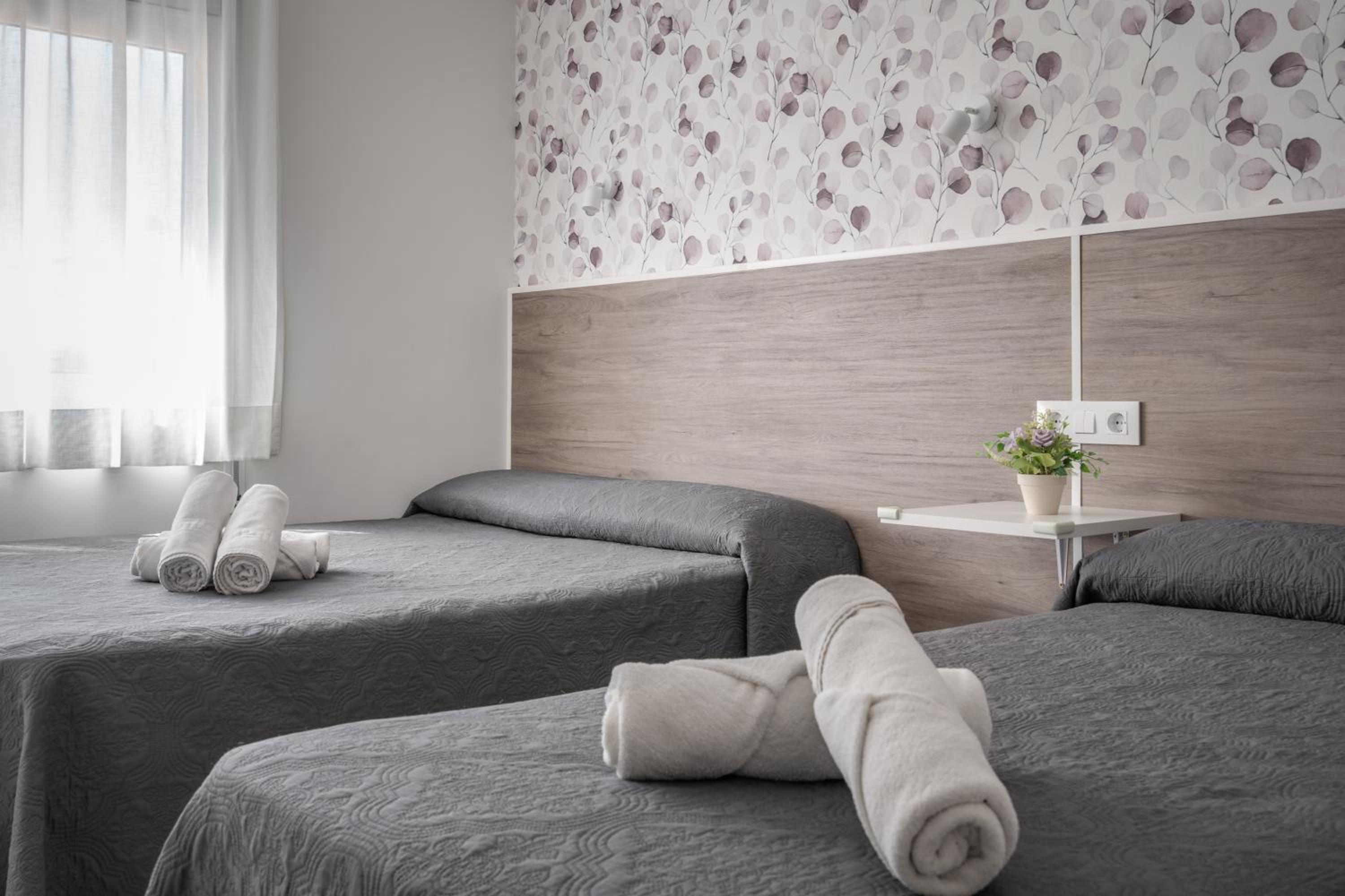 Double or Twin Room - Photo 8