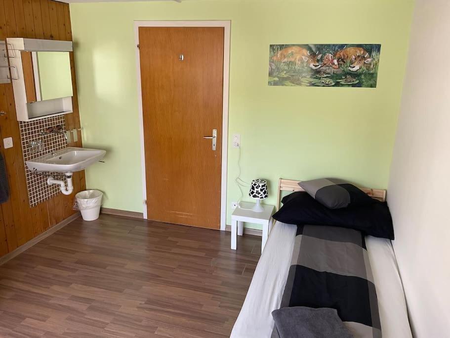Single Room photo 3