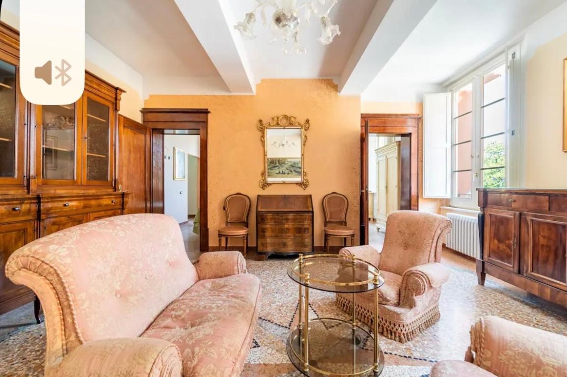 One-Bedroom Deluxe Apartment