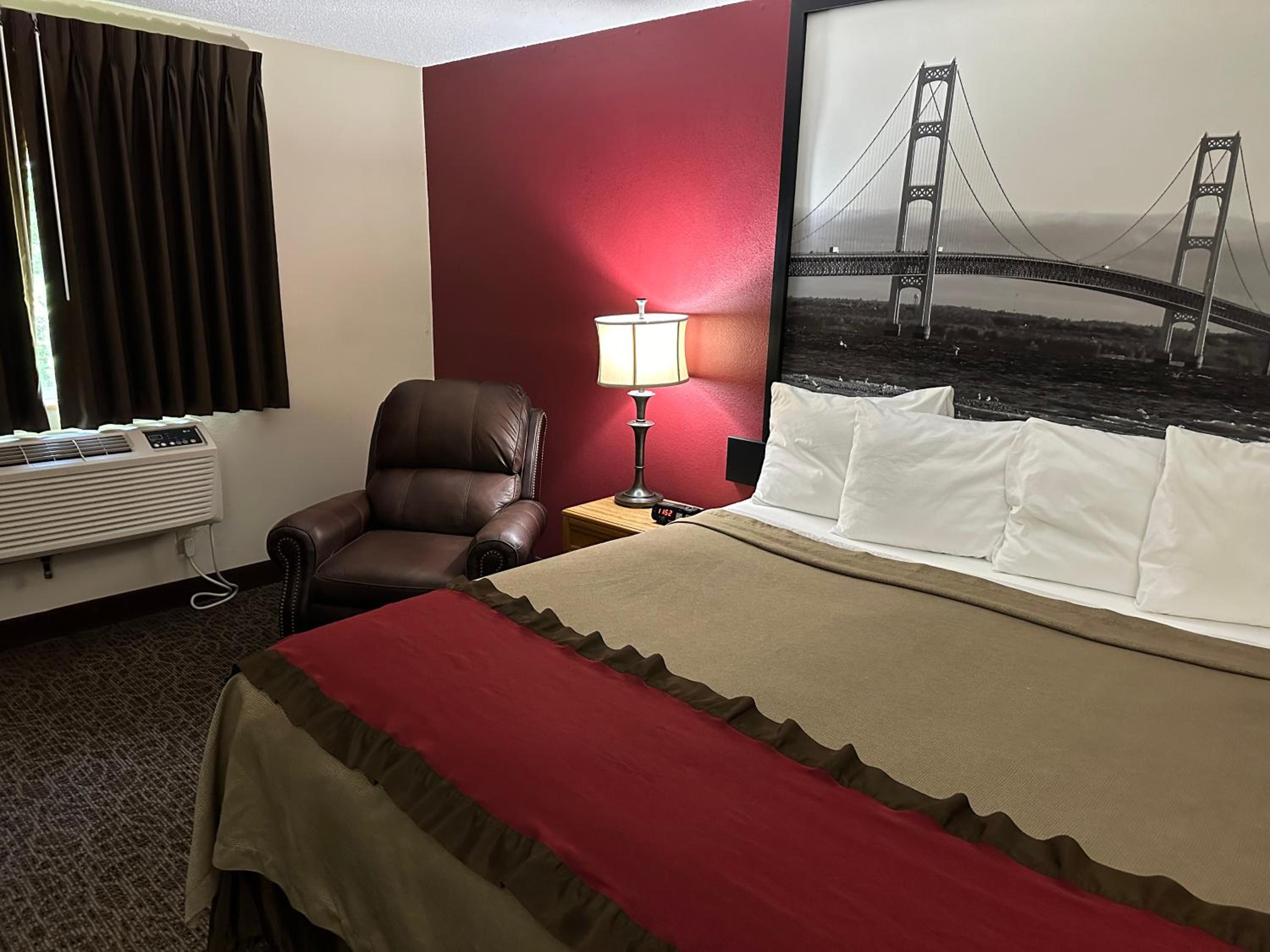 King Room - Non-Smoking - Photo 4