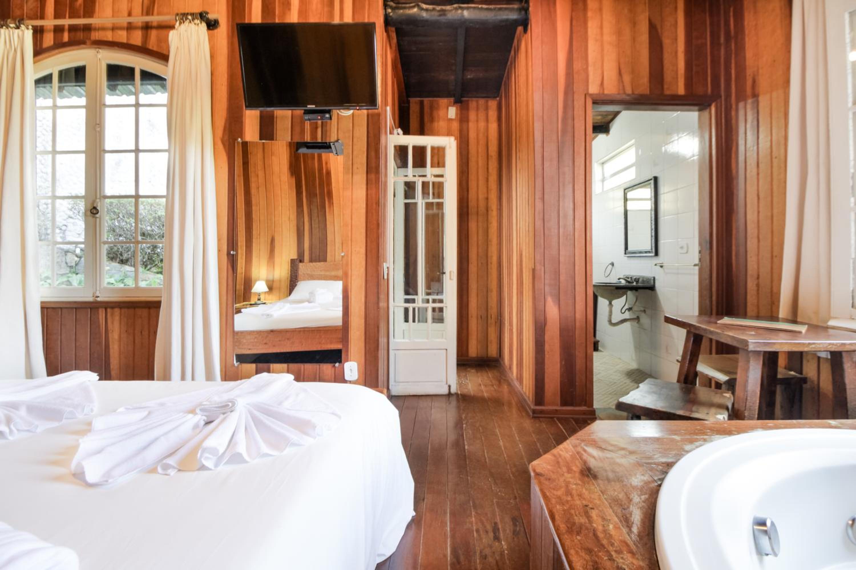 Super Luxury Room with Hot Tub photo 3