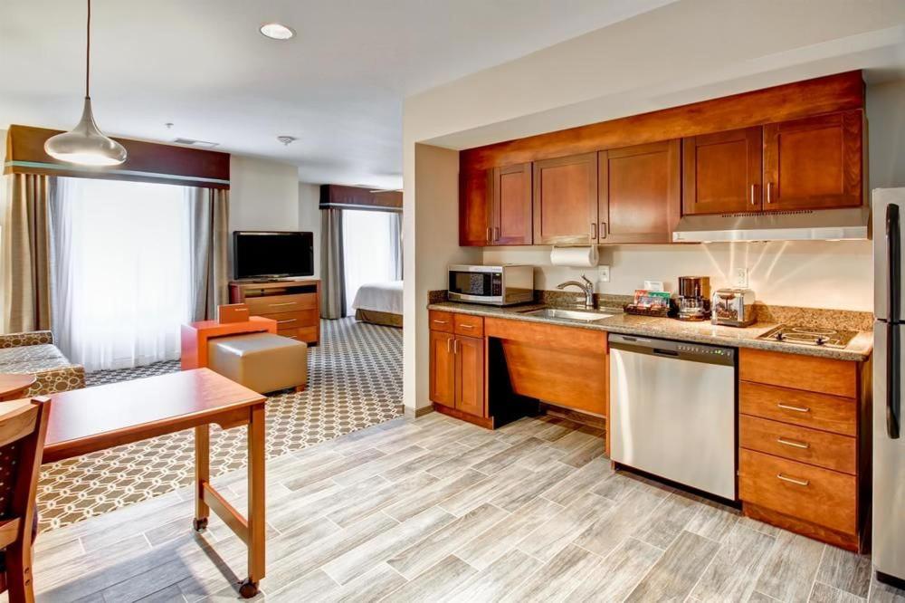 King Suite - Mobility Access/Non-Smoking