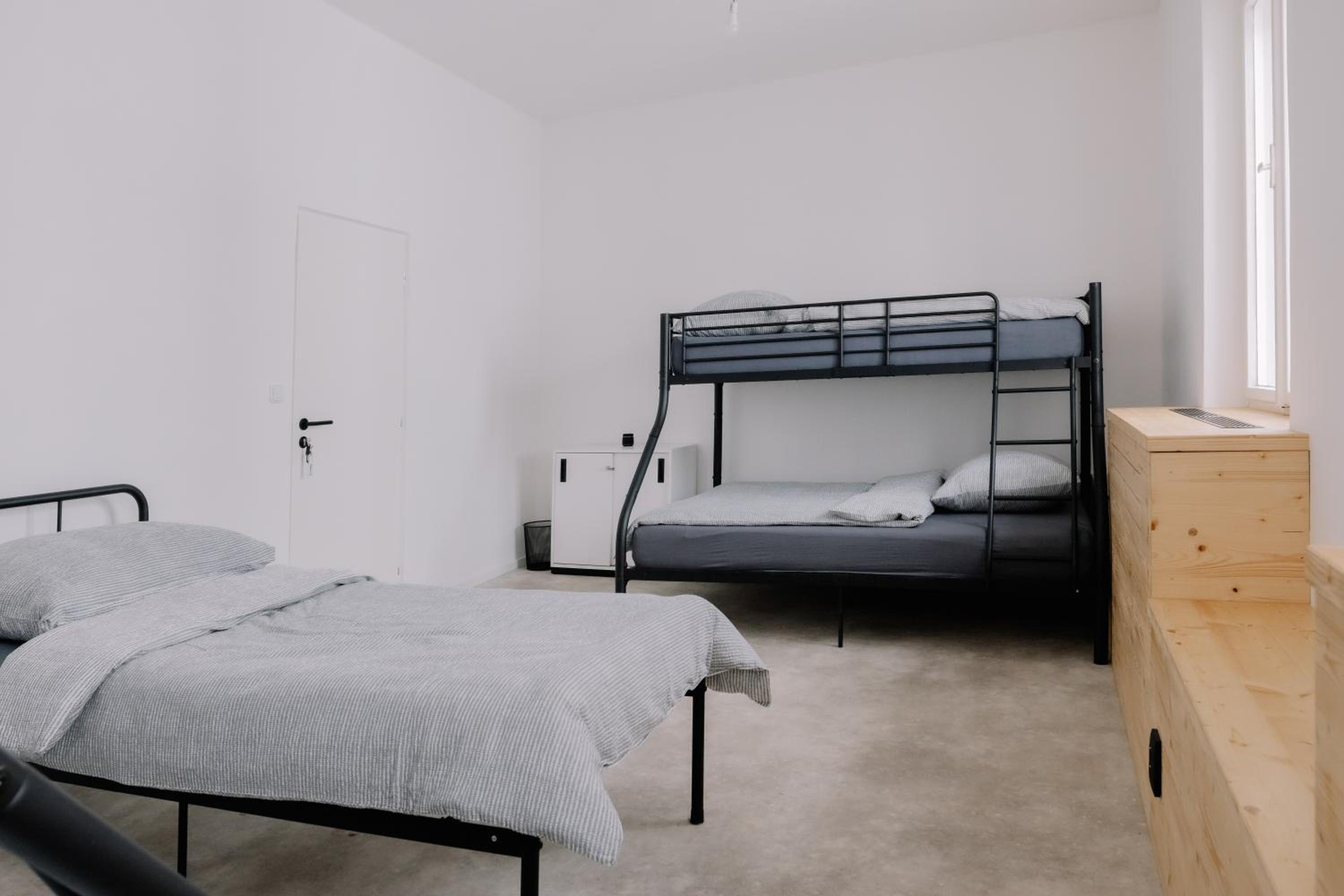 Basic Triple Room with Shared Bathroom photo 3