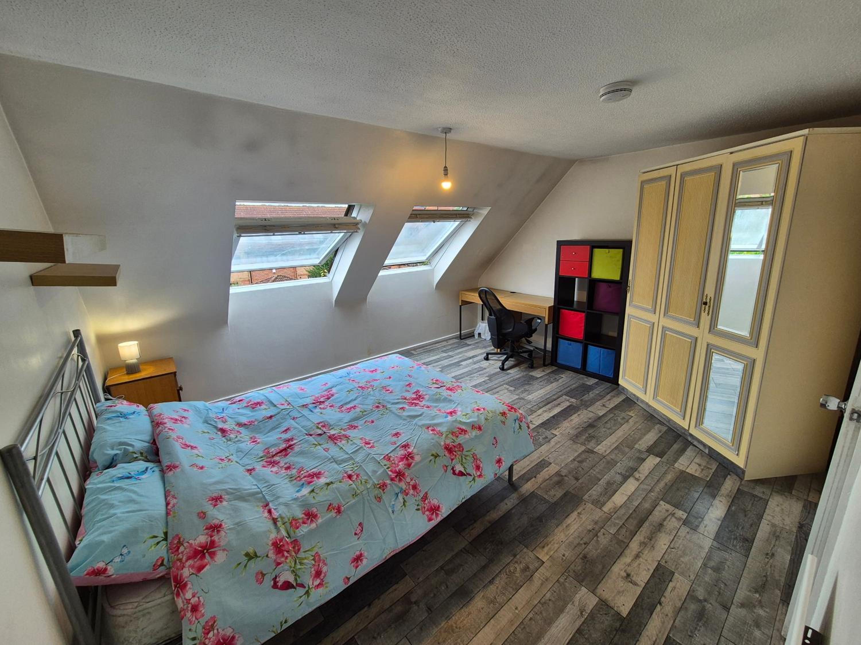 Double Room with Private Bathroom photo 1