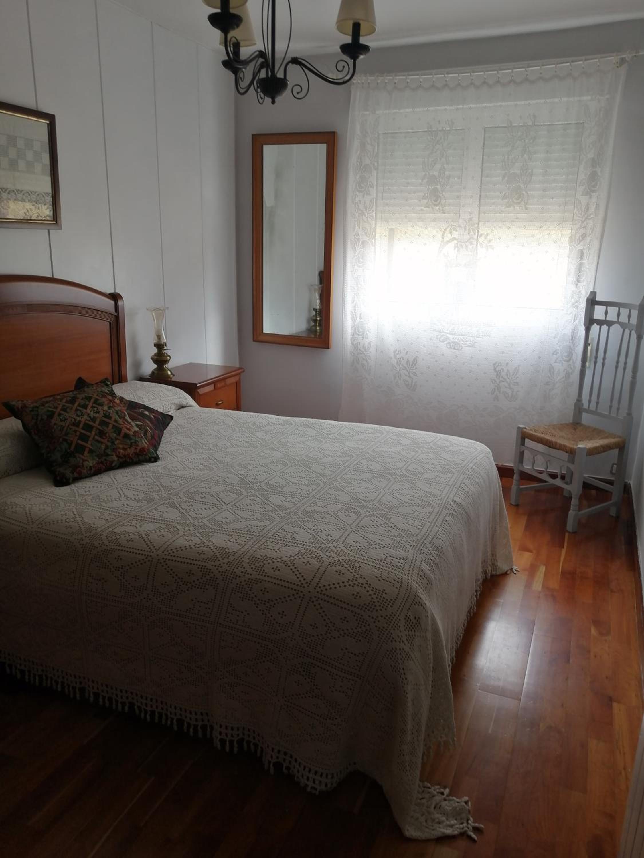Five-Bedroom House - Photo 8