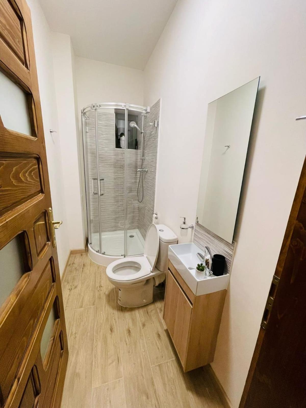Deluxe Double Room with Shower - Photo 3