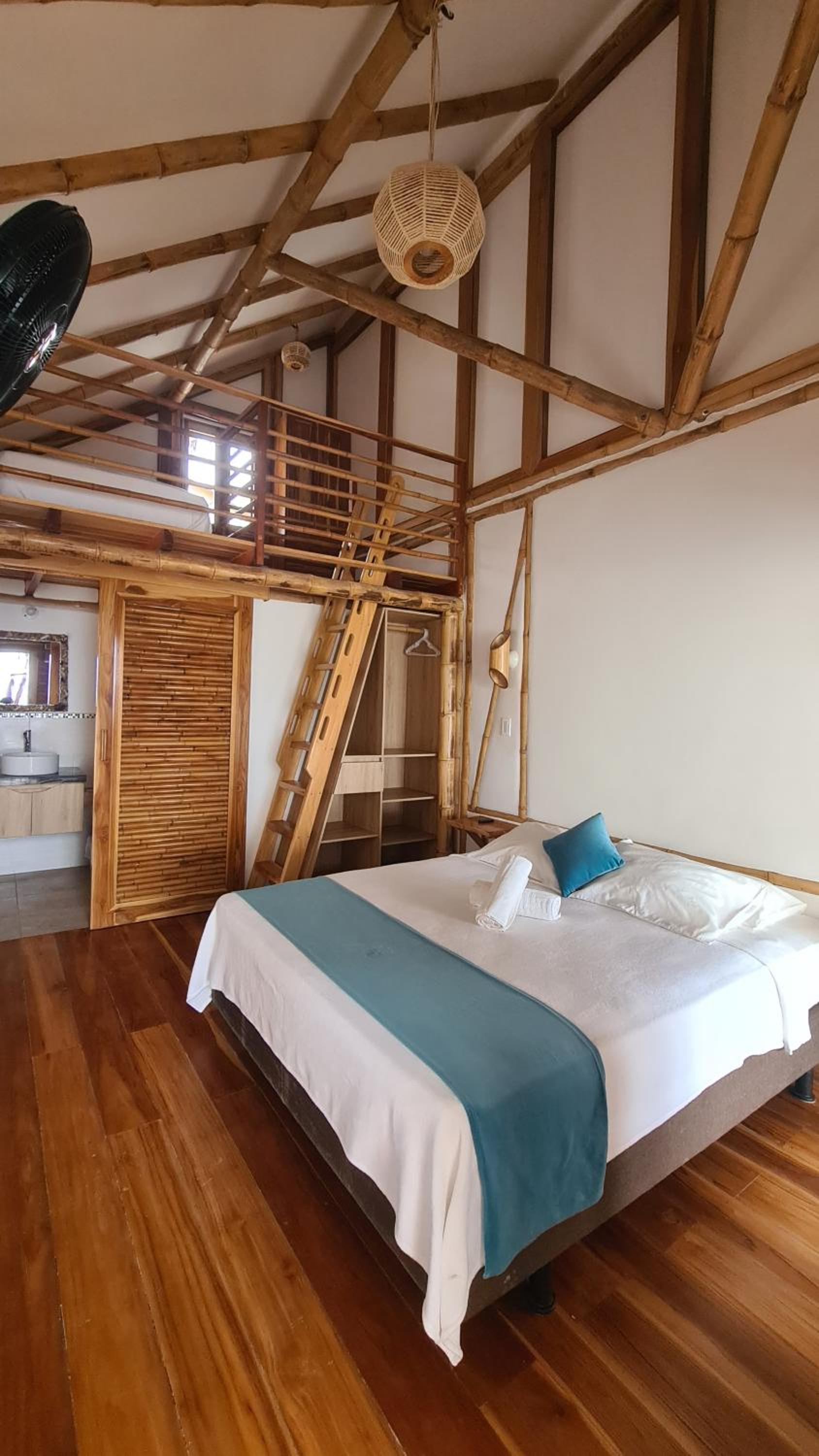 Deluxe Double Room with Balcony and Sea View photo 2