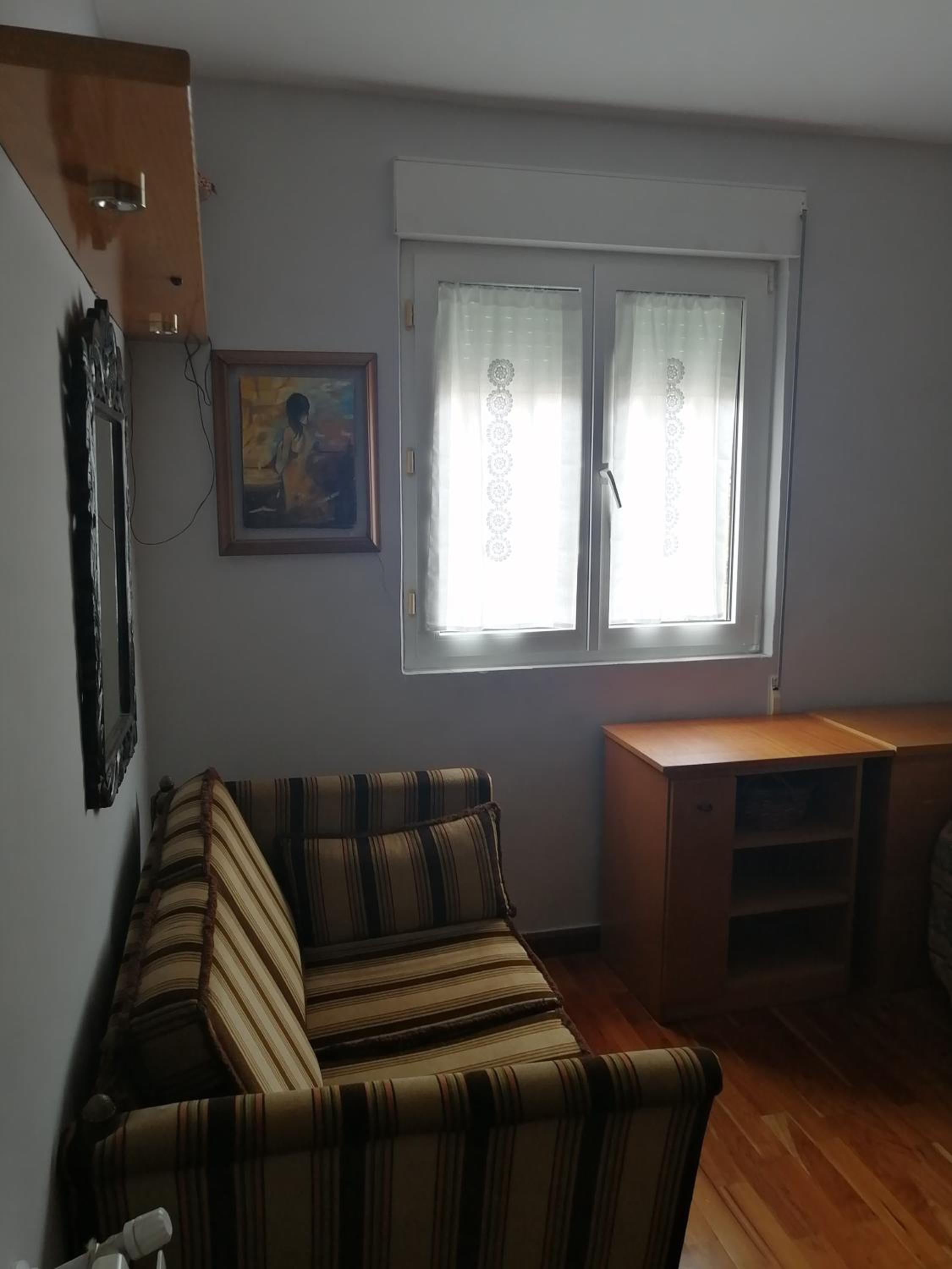 Five-Bedroom House - Photo 14