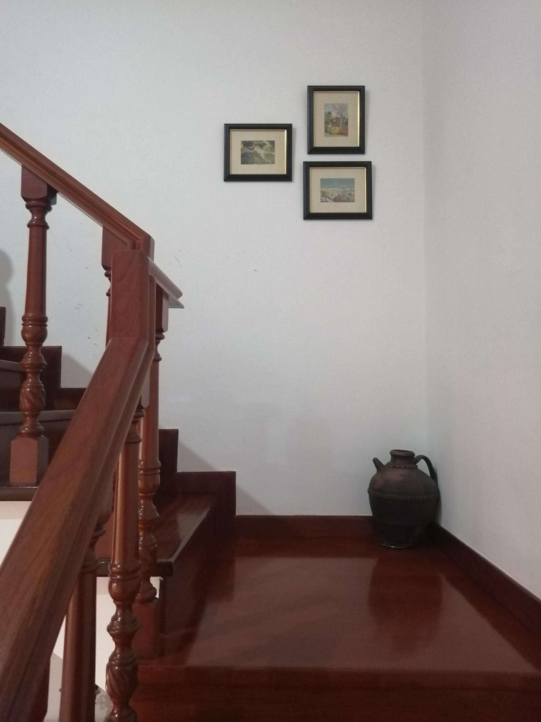 Five-Bedroom House - Photo 15