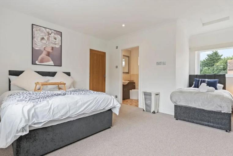 Four-Bedroom House photo 3
