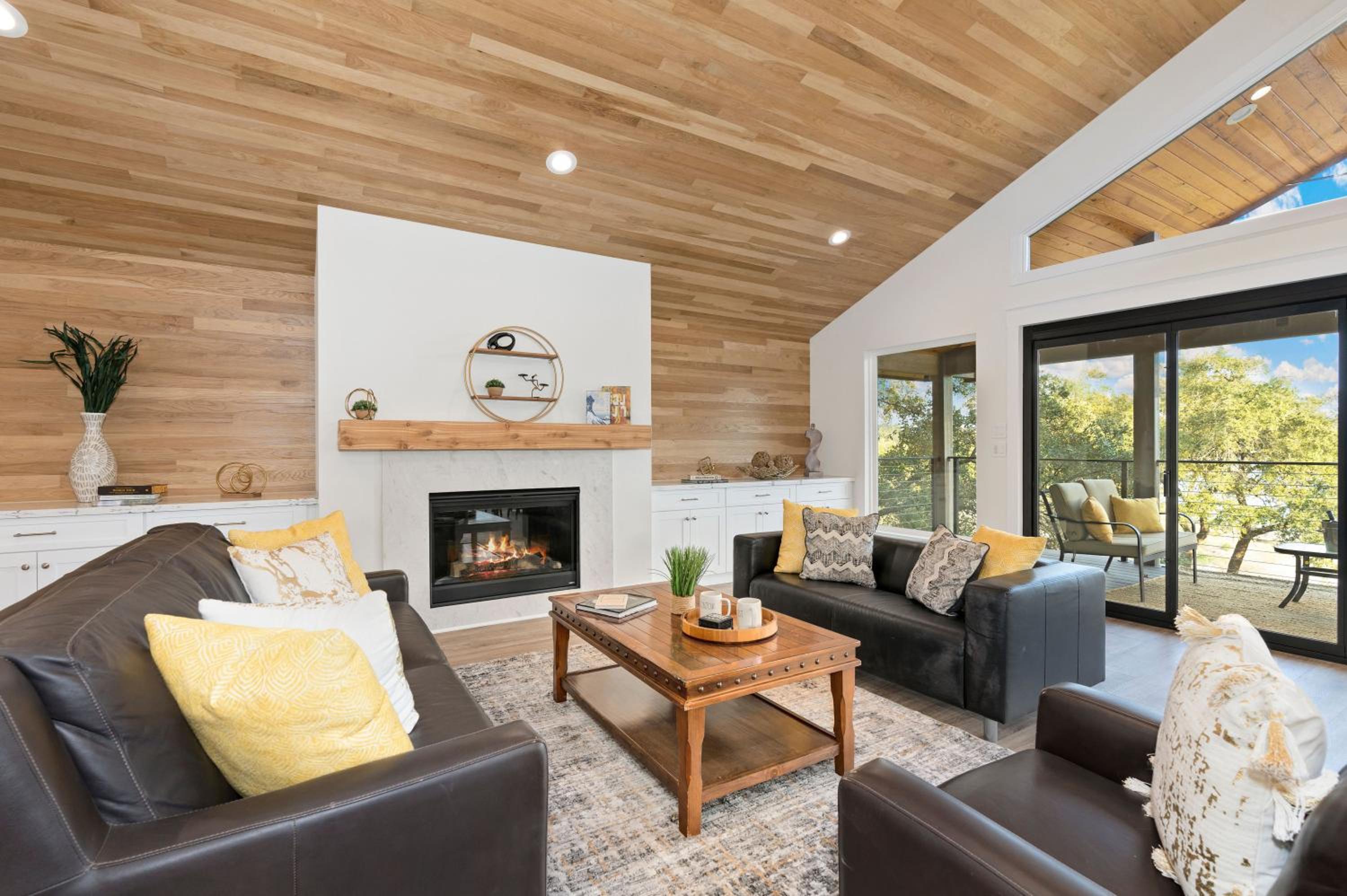 Five-Bedroom House photo 1