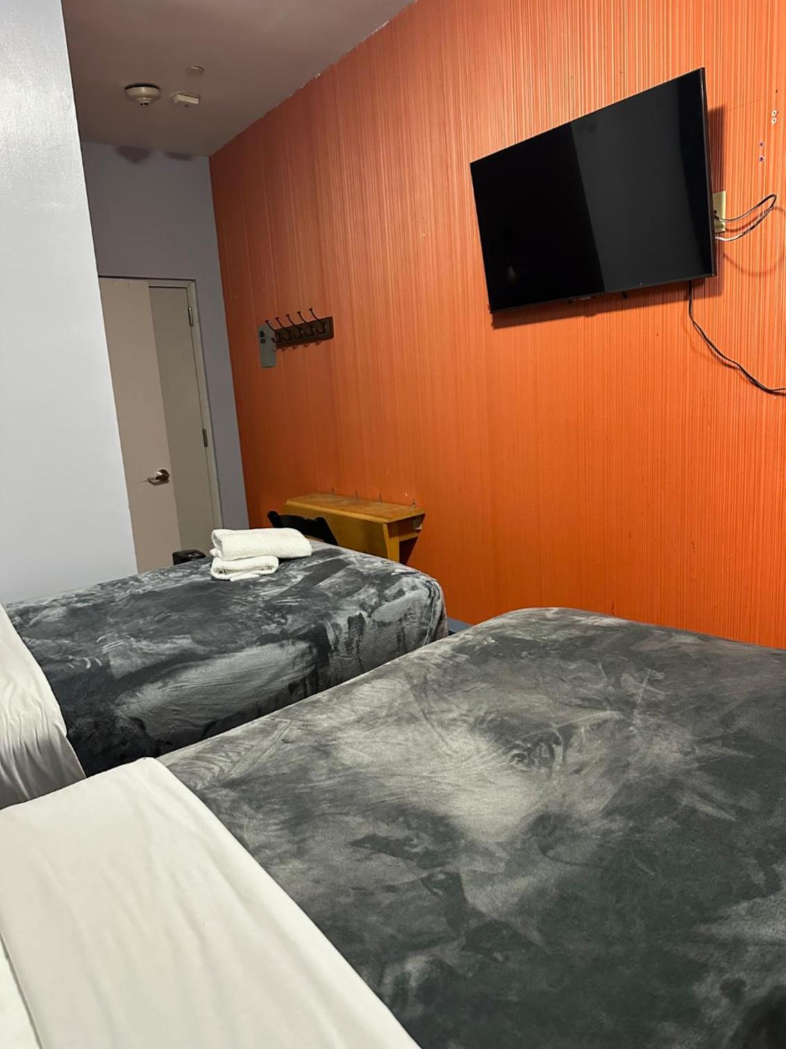 Twin Room with Two Twin Beds - Photo 6
